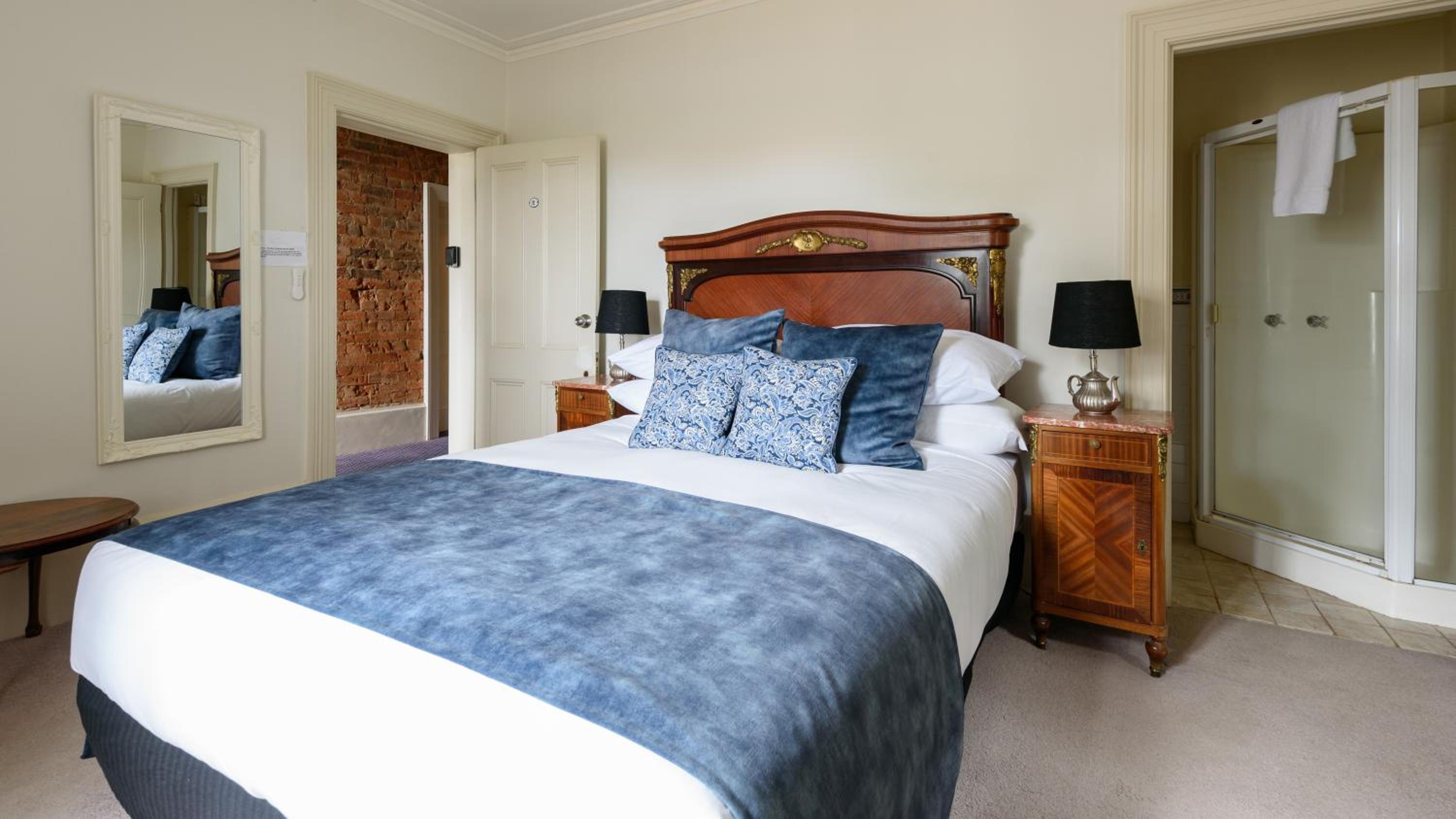 Standard Queen Room photo 1