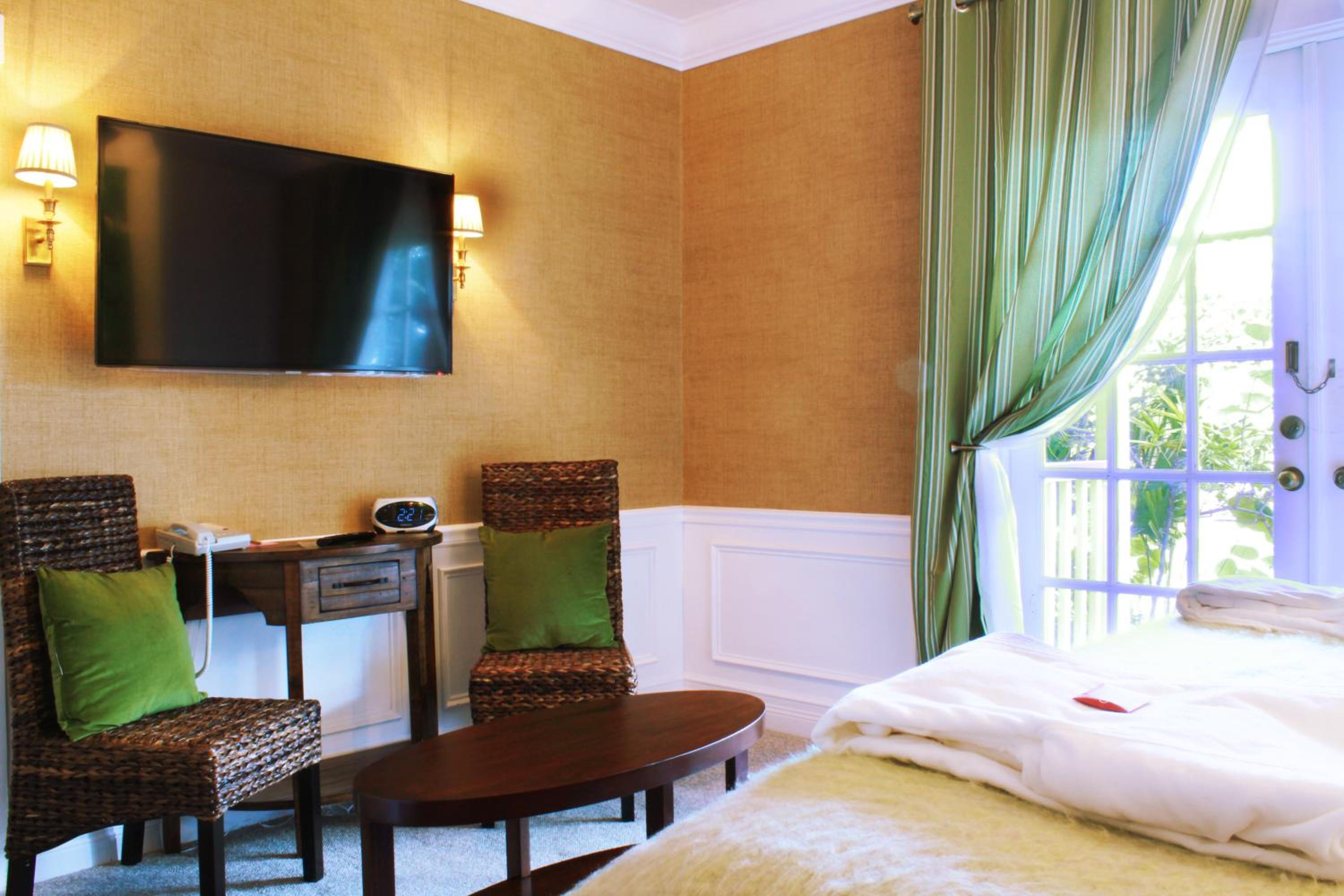 Poolside Cabana Room  photo 3