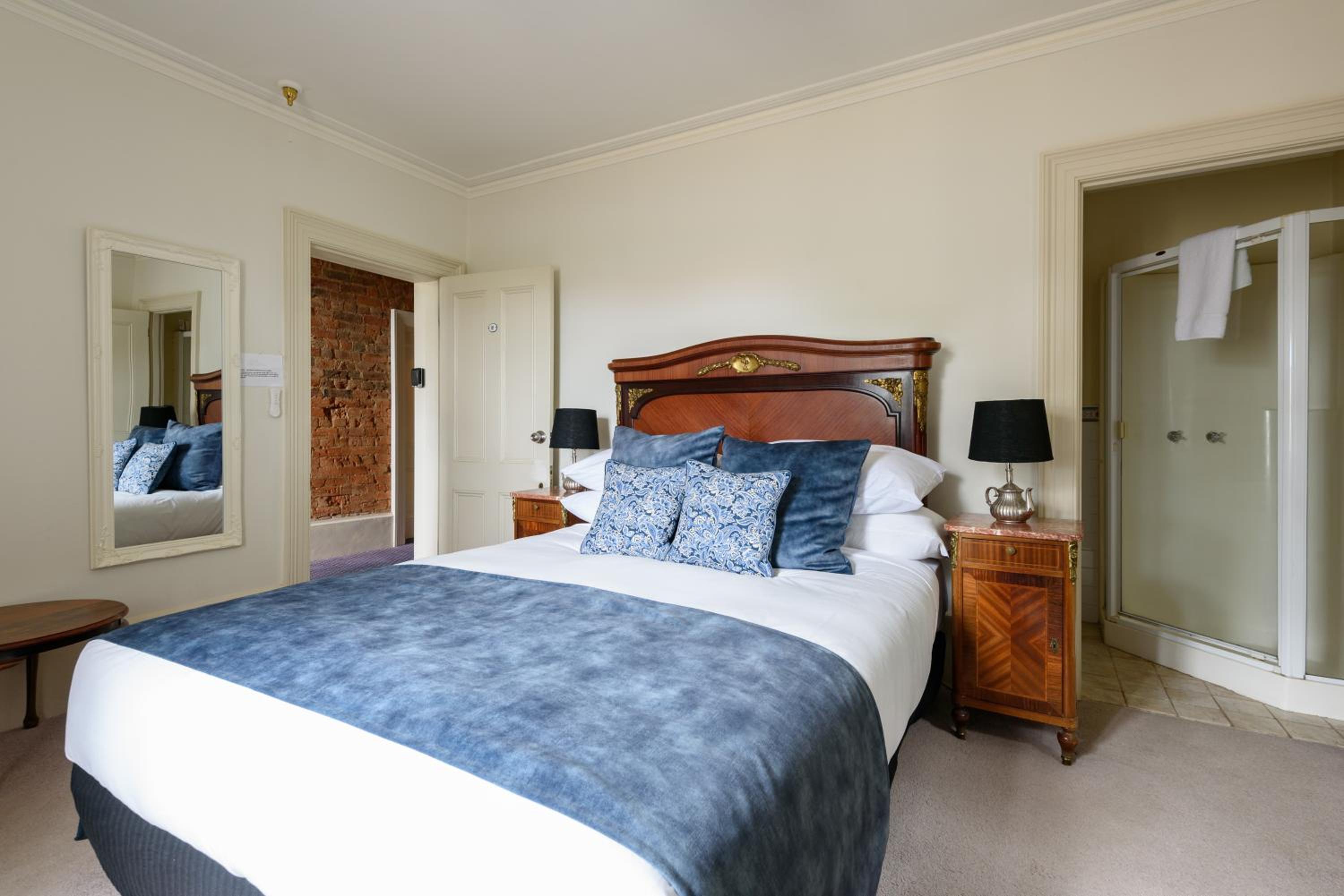 Standard Queen Room photo 2