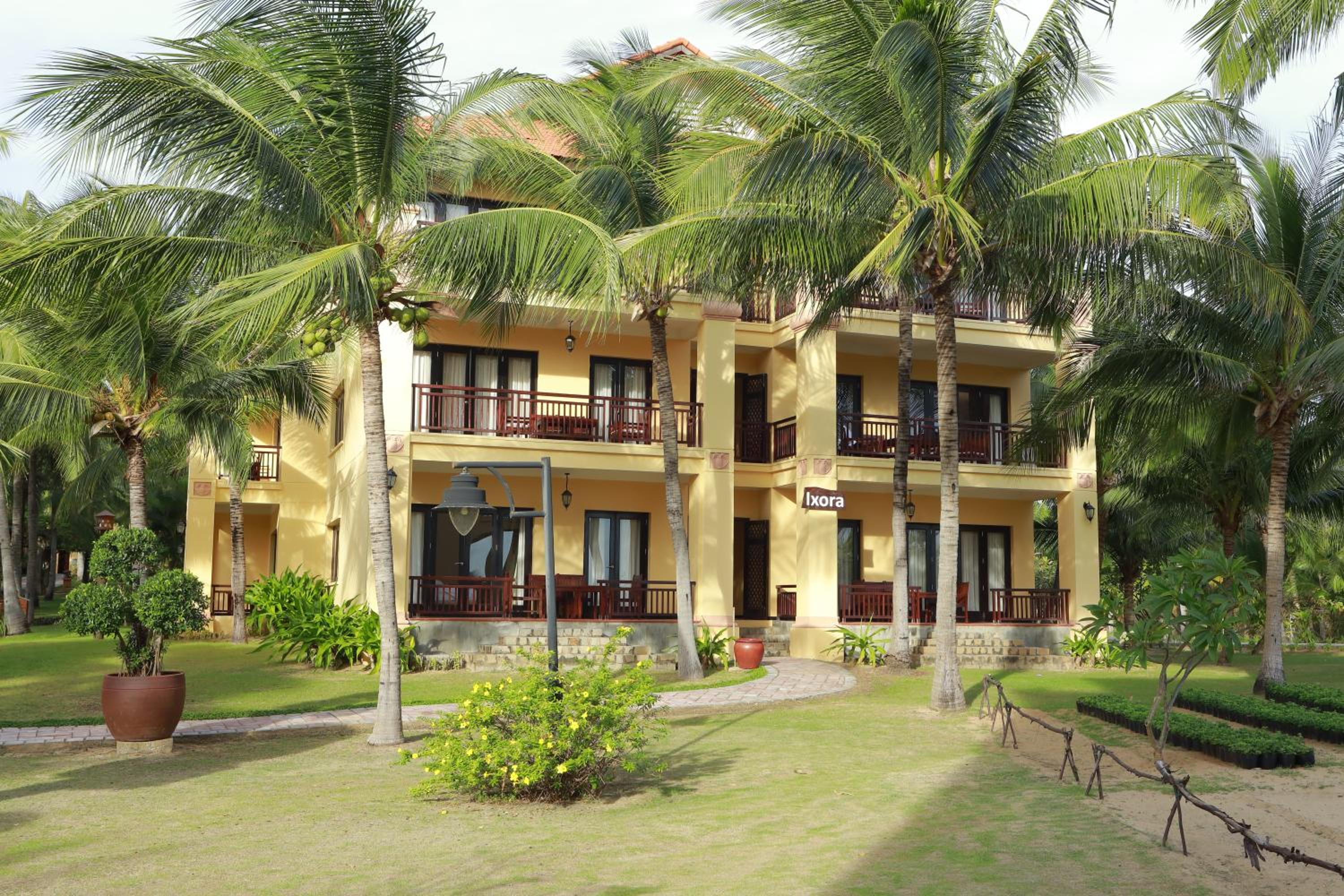 Deluxe Double Room with Balcony - Complimentary Mini-bar in room thumbnail 5