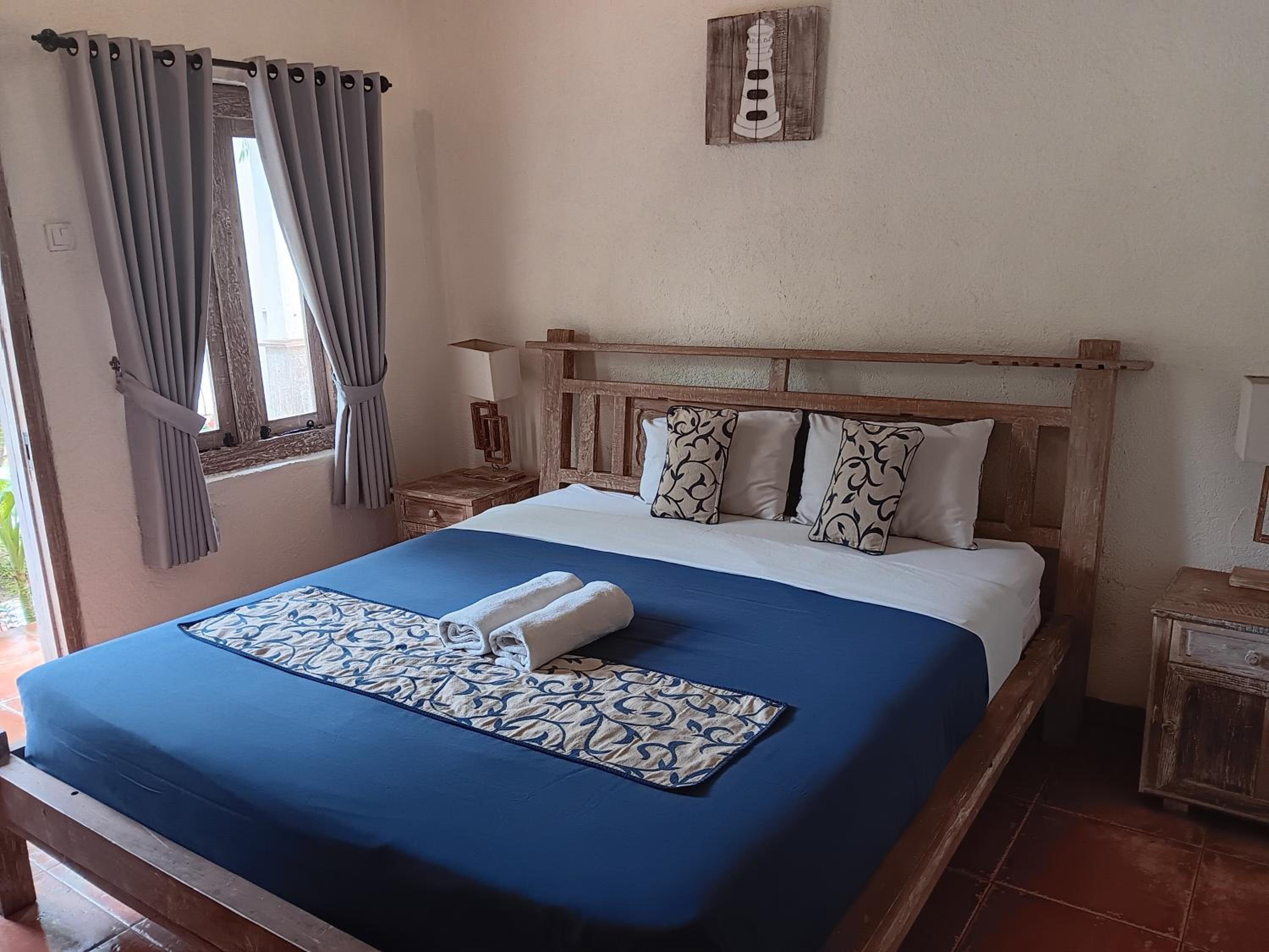 Double Room with Pool View - Photo 17