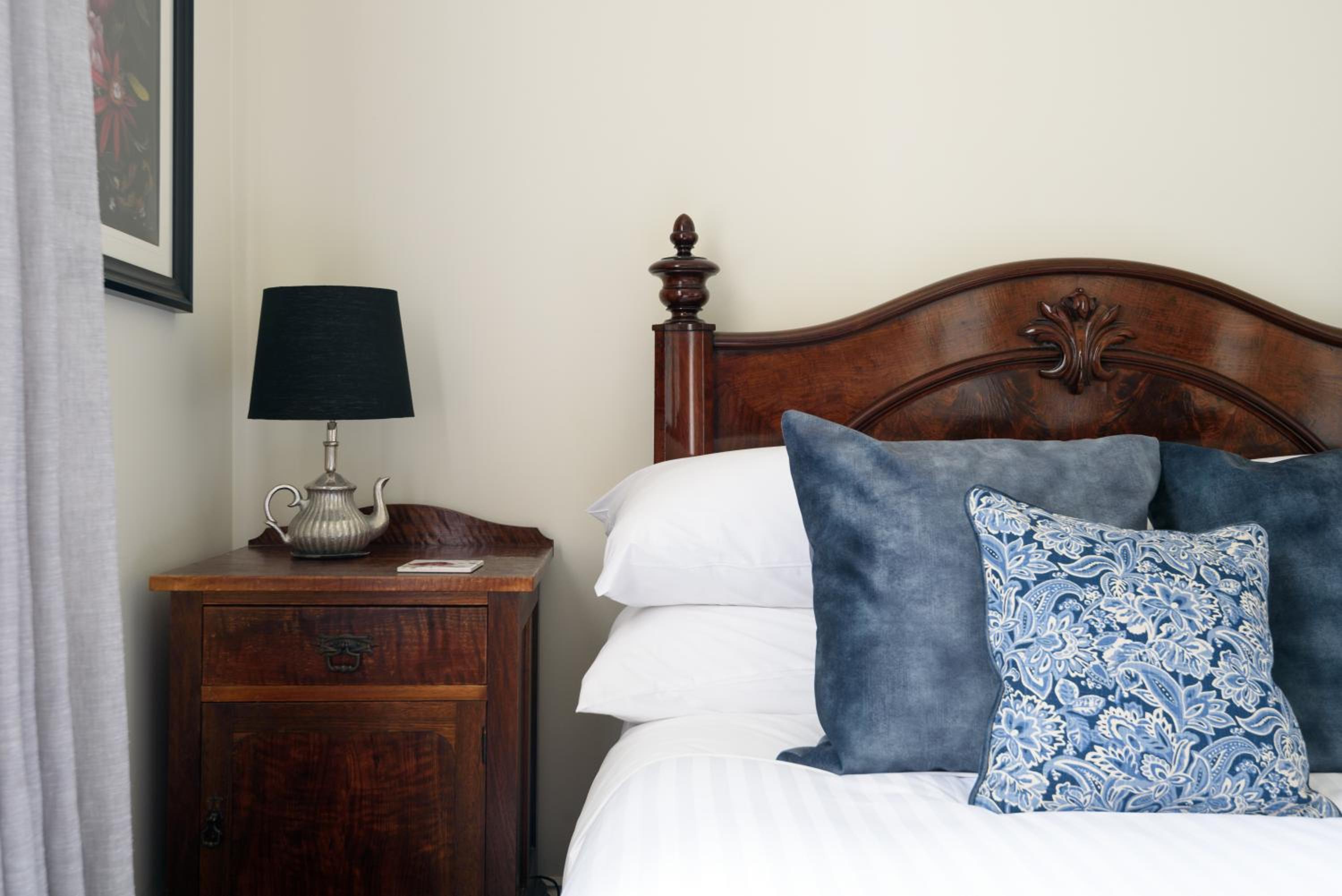 Standard Queen Room with Private External Bathroom photo 1