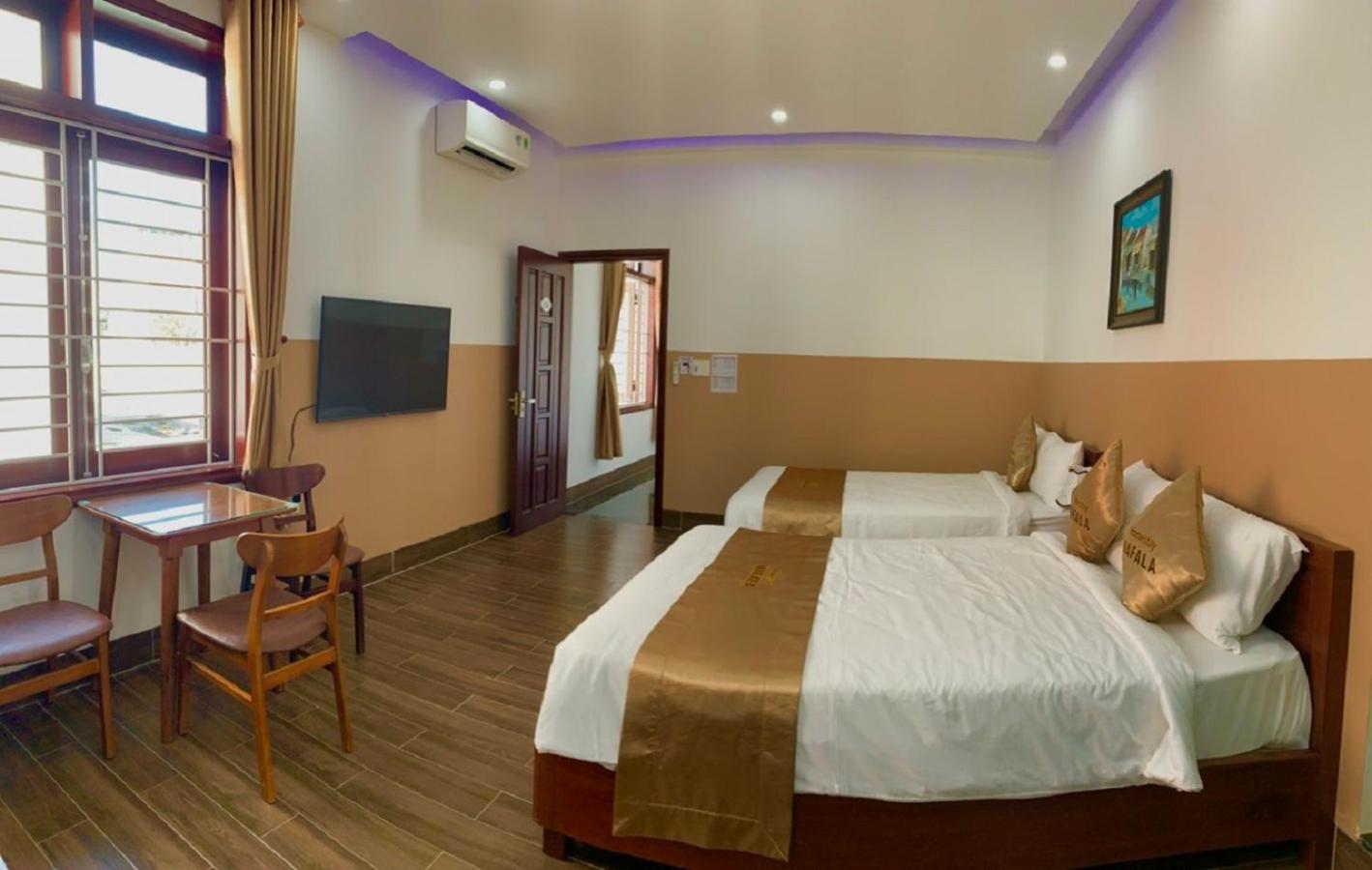 Deluxe Family Room - Photo 2