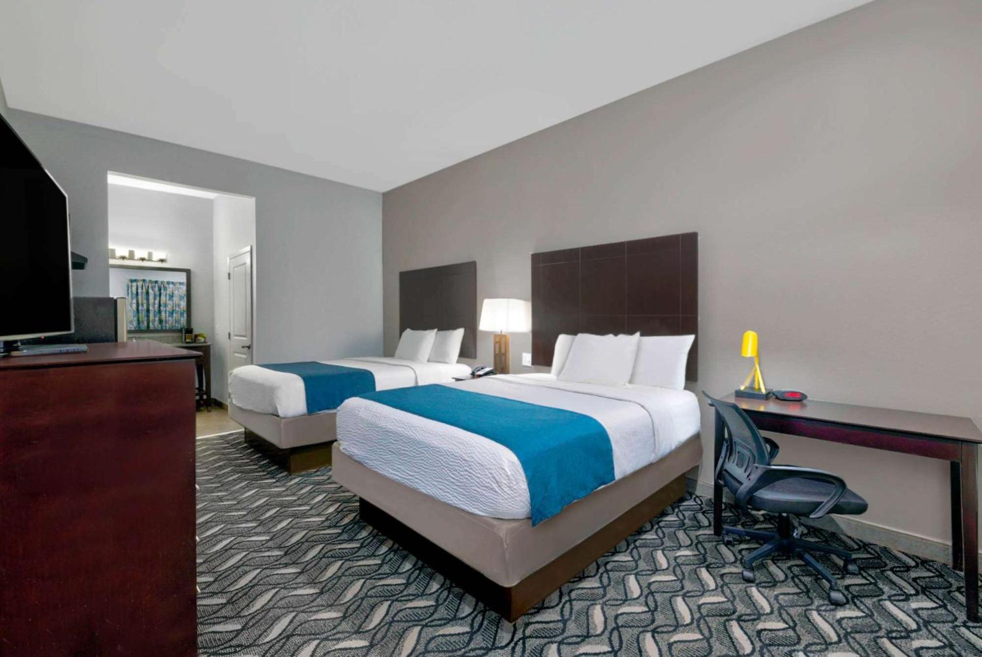 Queen Room with Two Queen Beds - Disability Access - Non-Smoking photo 2