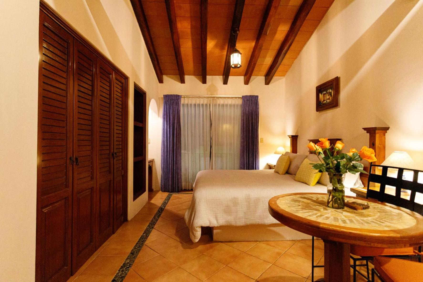 Deluxe King Room - Photo 12