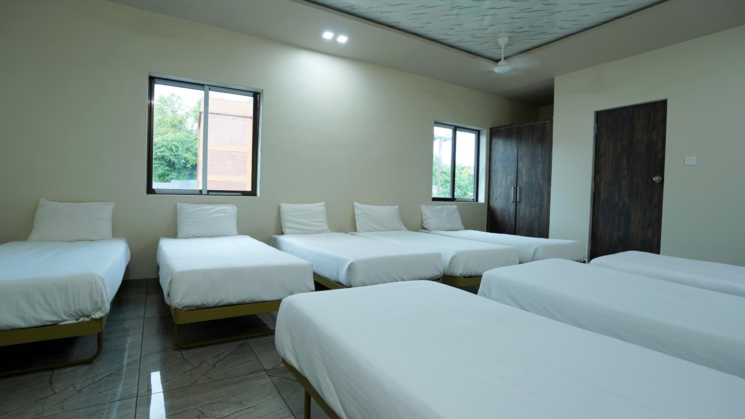 Classic Quadruple Room photo 2
