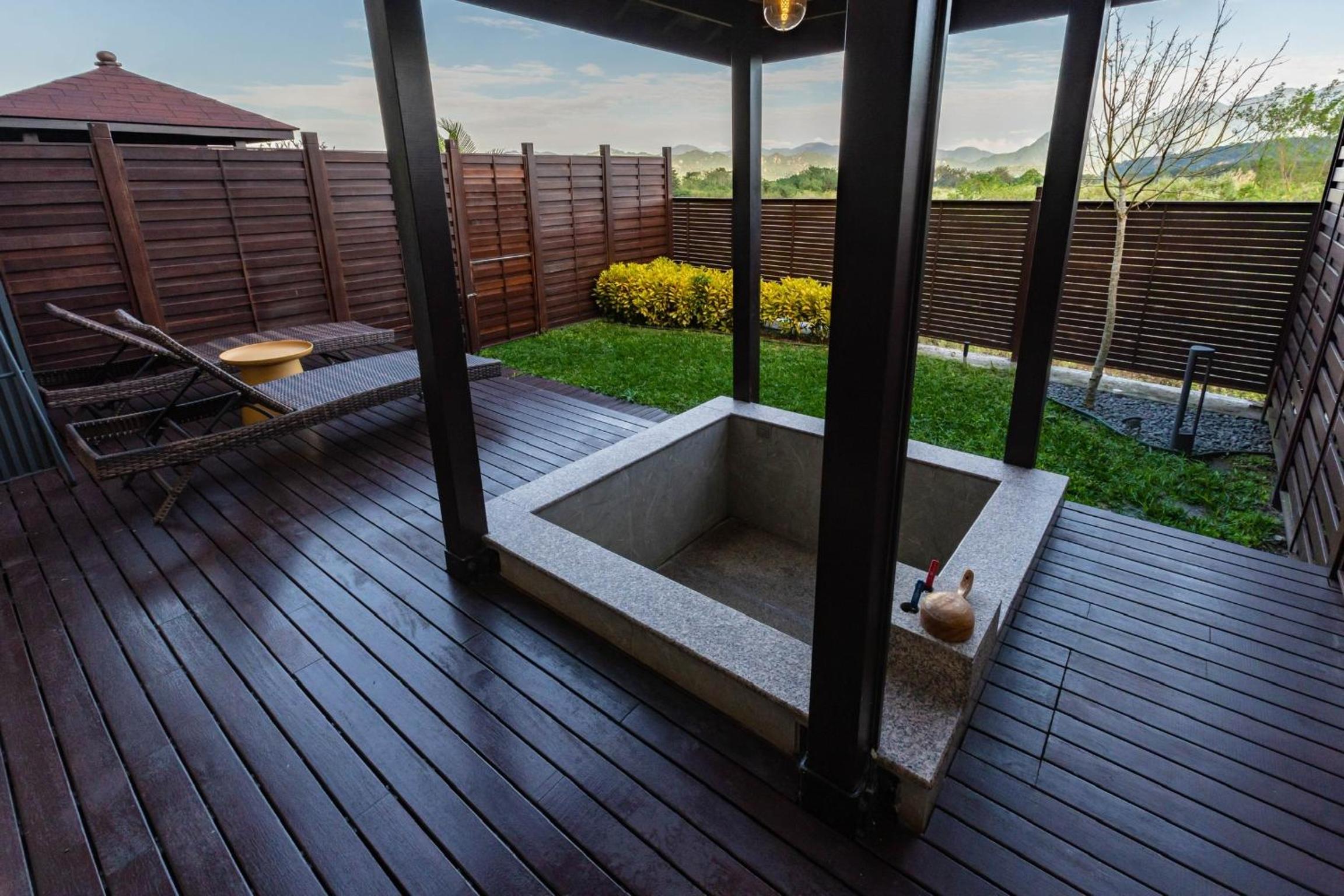Deluxe Double Room - Photo 10