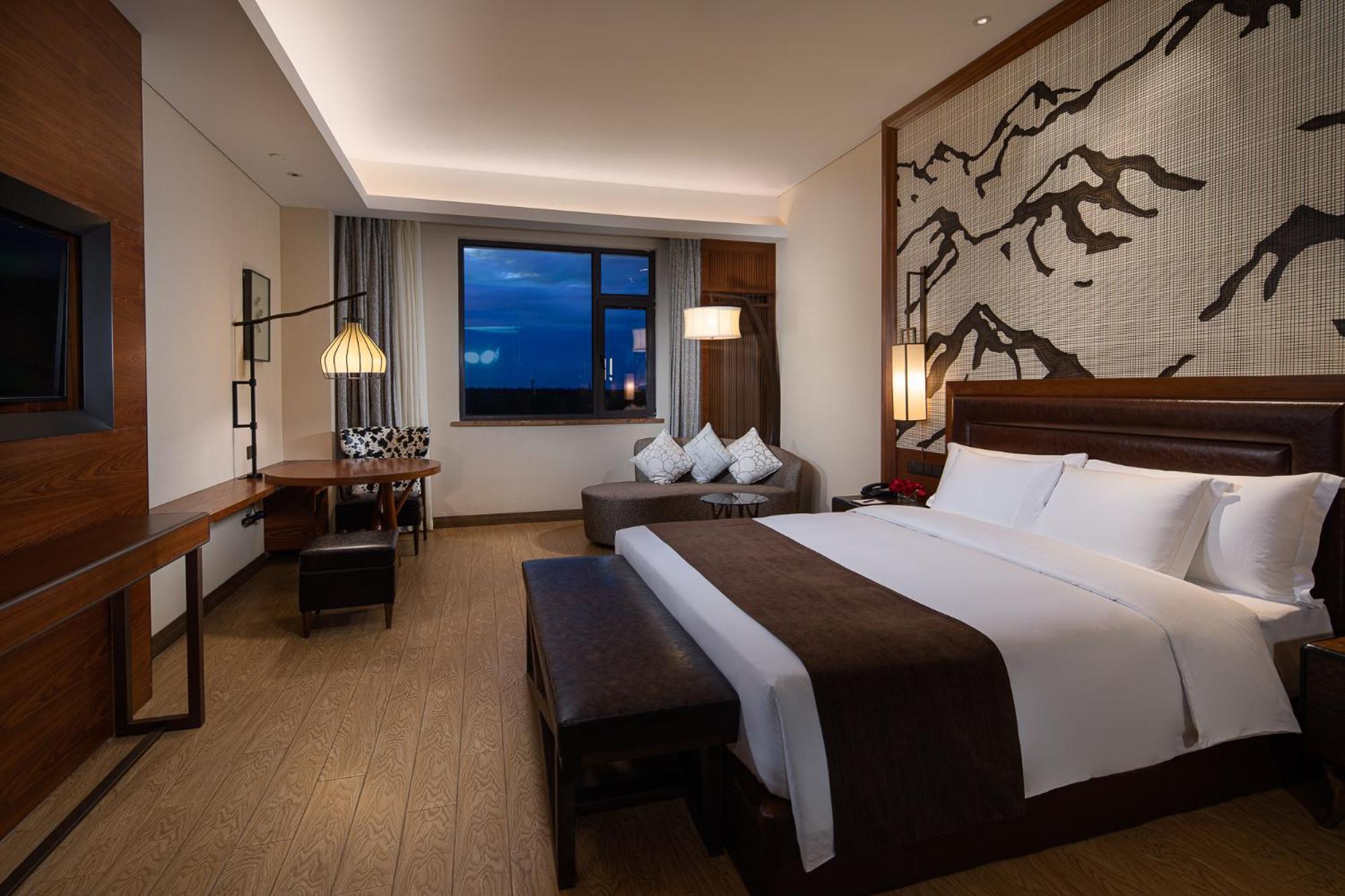 Standard King Room with Garden View