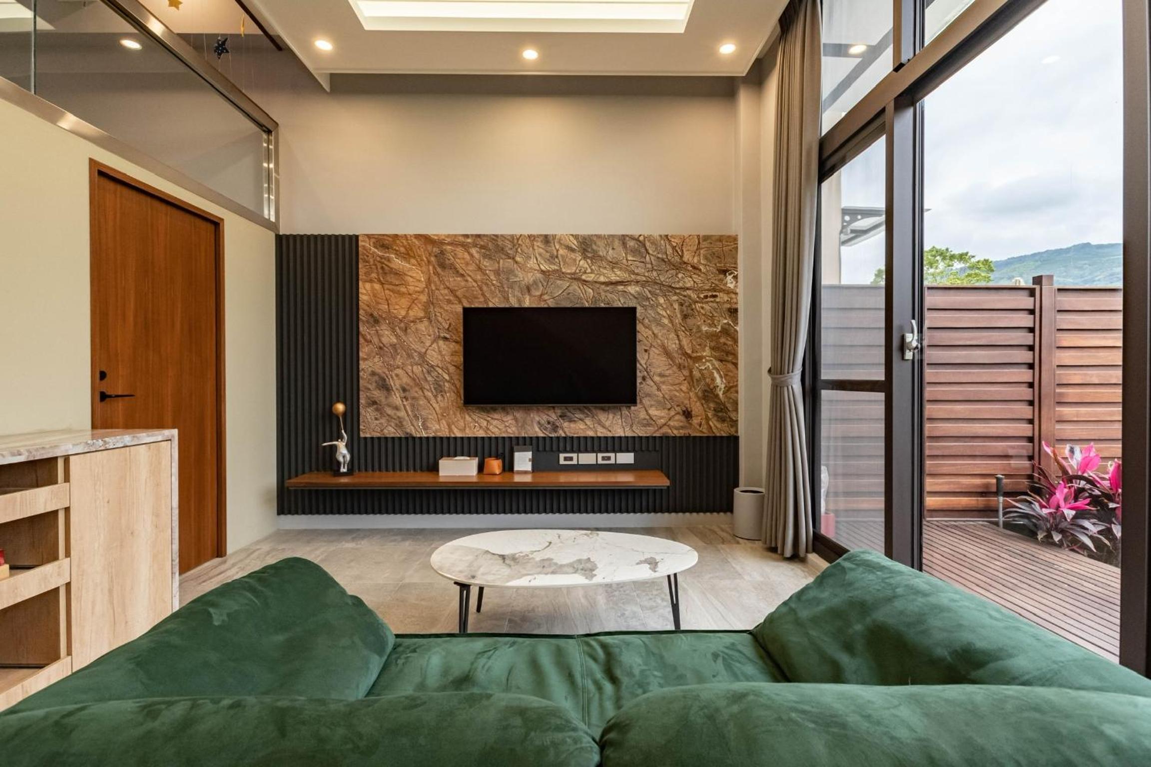 Deluxe Family Room - Photo 3
