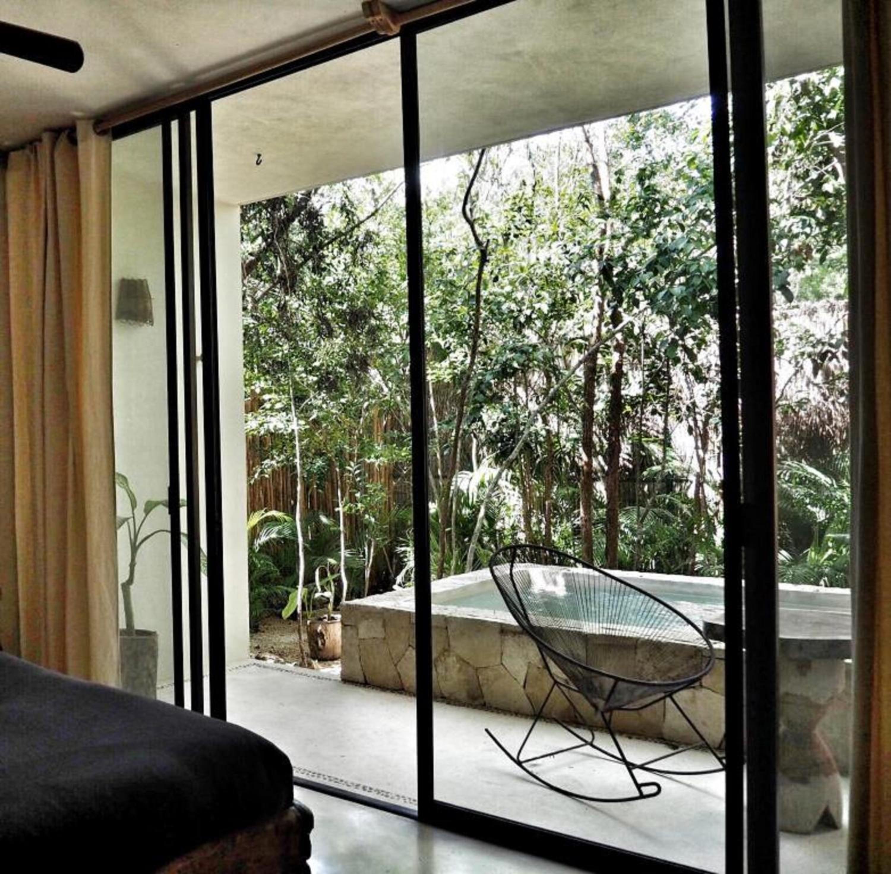 Tropical Room with Plunge Pool and Private Garden photo 3