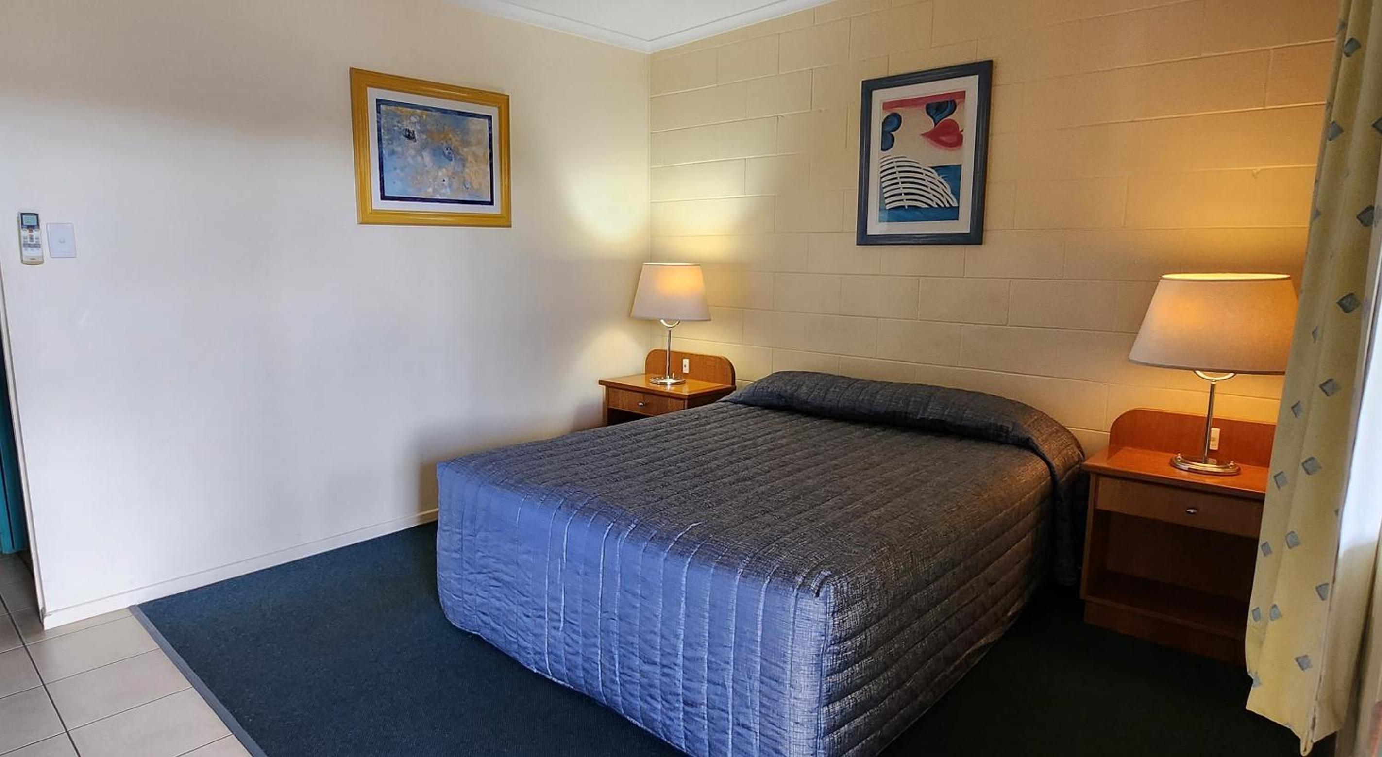 Queen Room - Disability Access photo 1