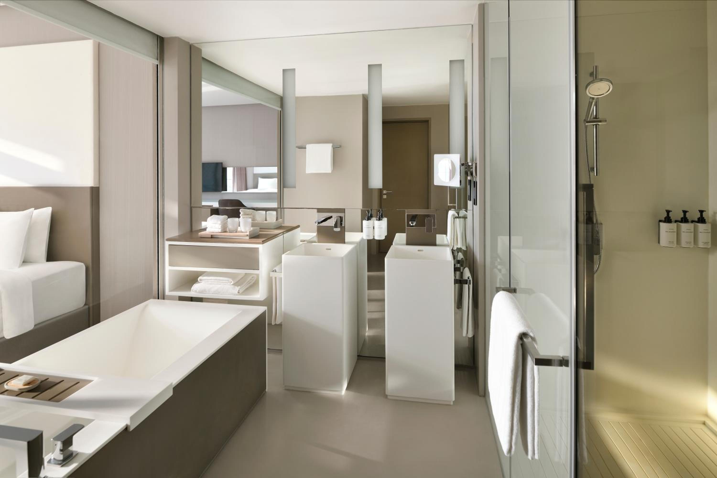 Premium Twin Room with Balcony - Photo 2