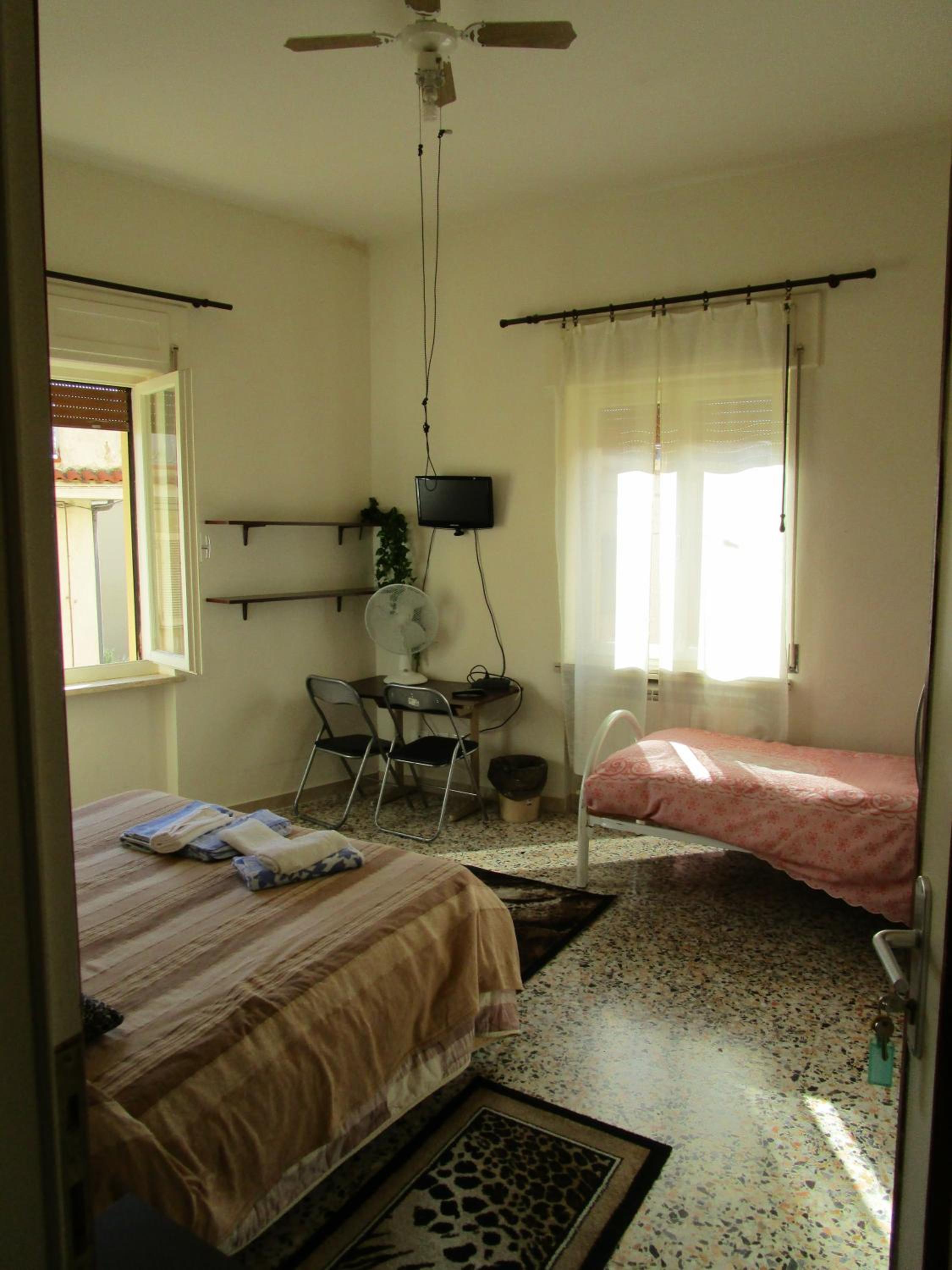 Triple Room with Private External Bathroom - Photo 2