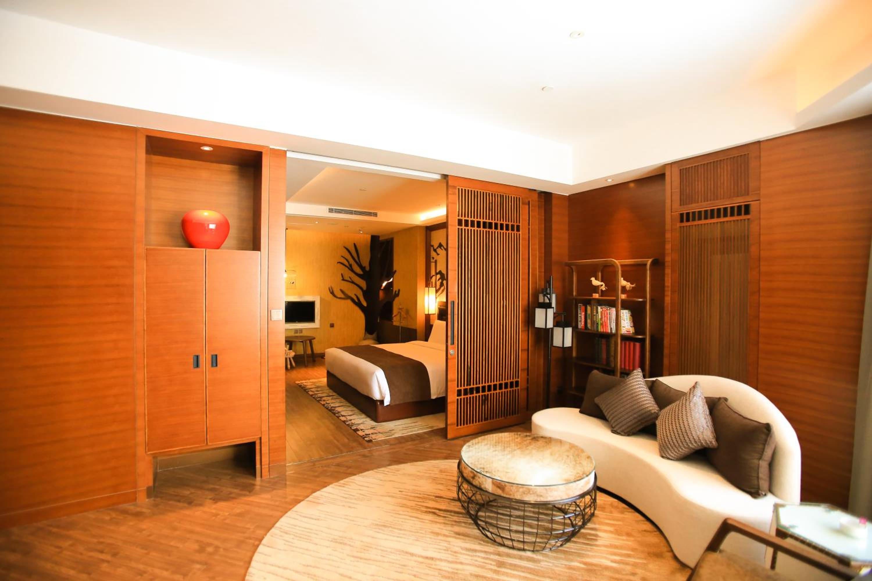 One-Bedroom King Suite with Garden View