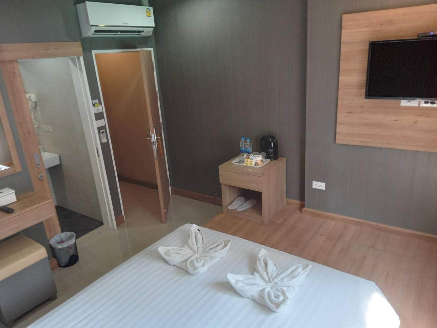 Deluxe Double Room With Window photo 2
