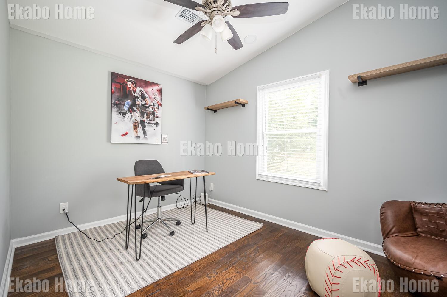 Three-Bedroom House photo 2