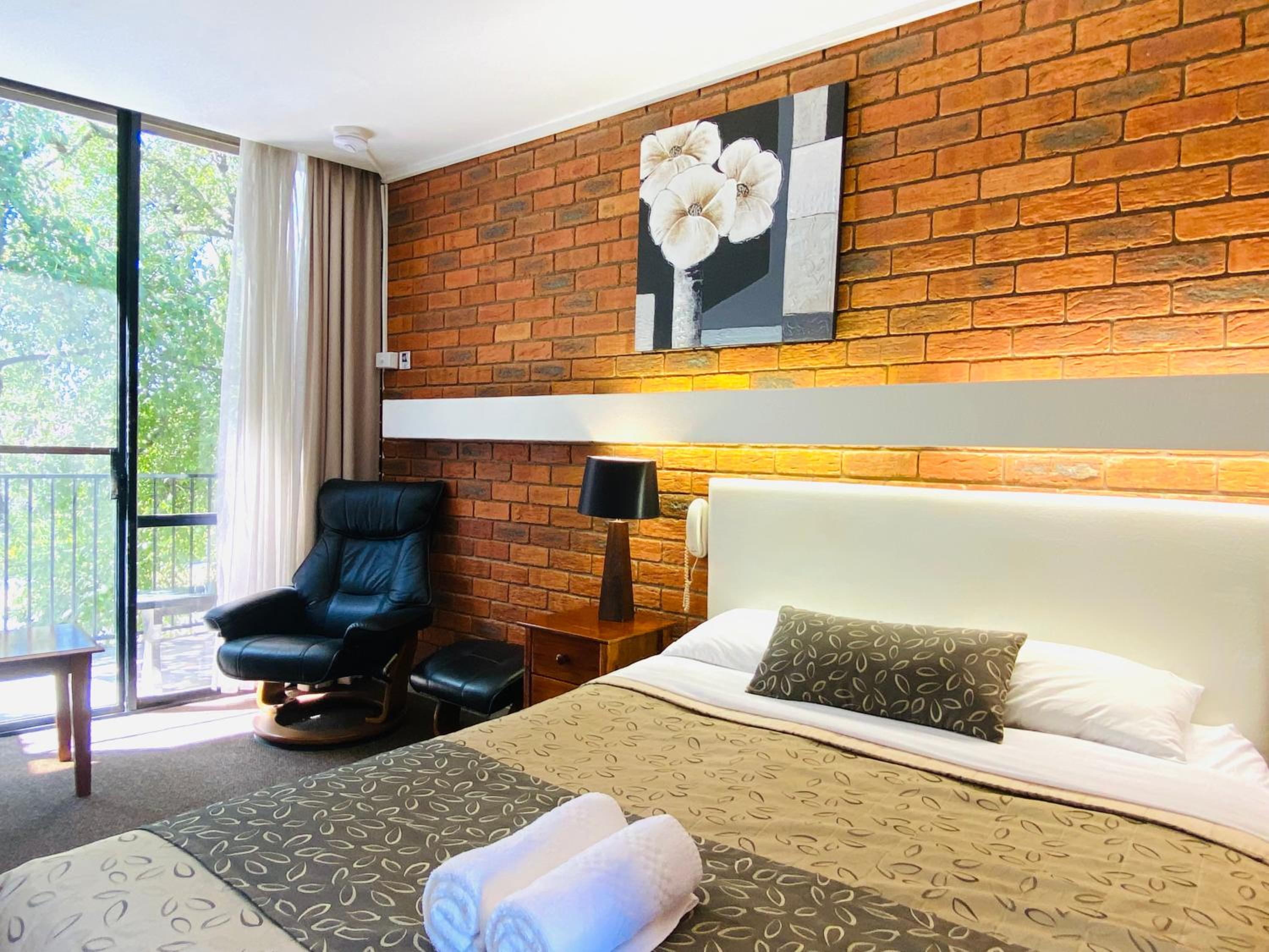 Queen Room photo 1