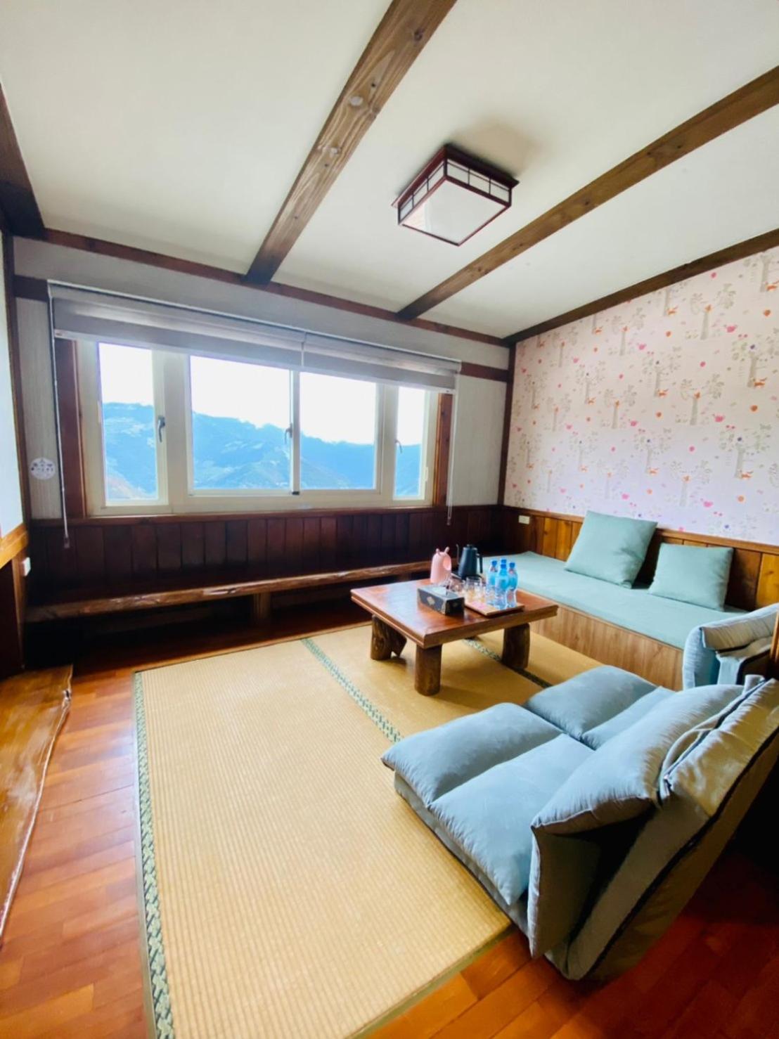 Quadruple Room with Mountain View photo 3