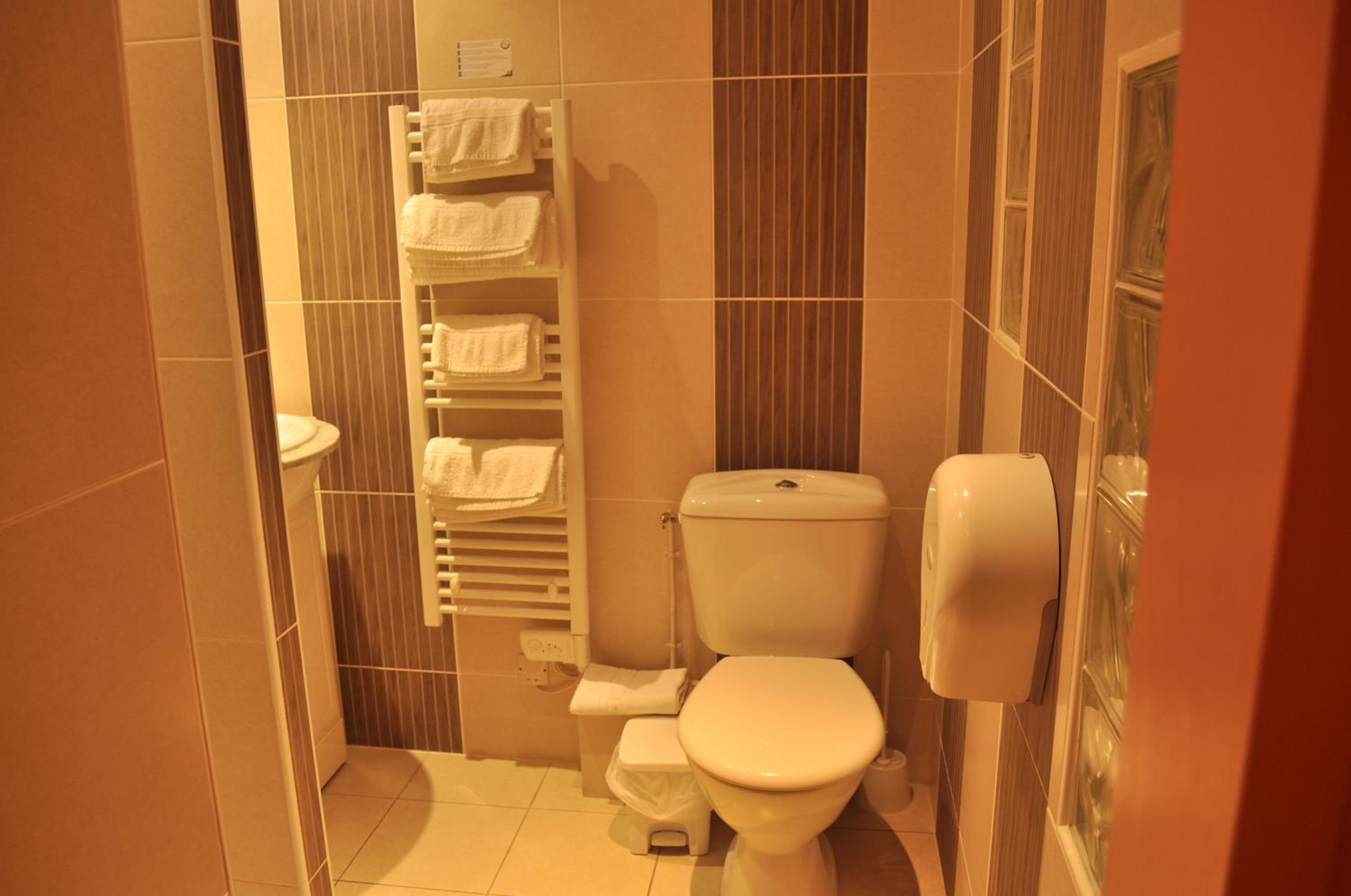 Double Room - Photo 9