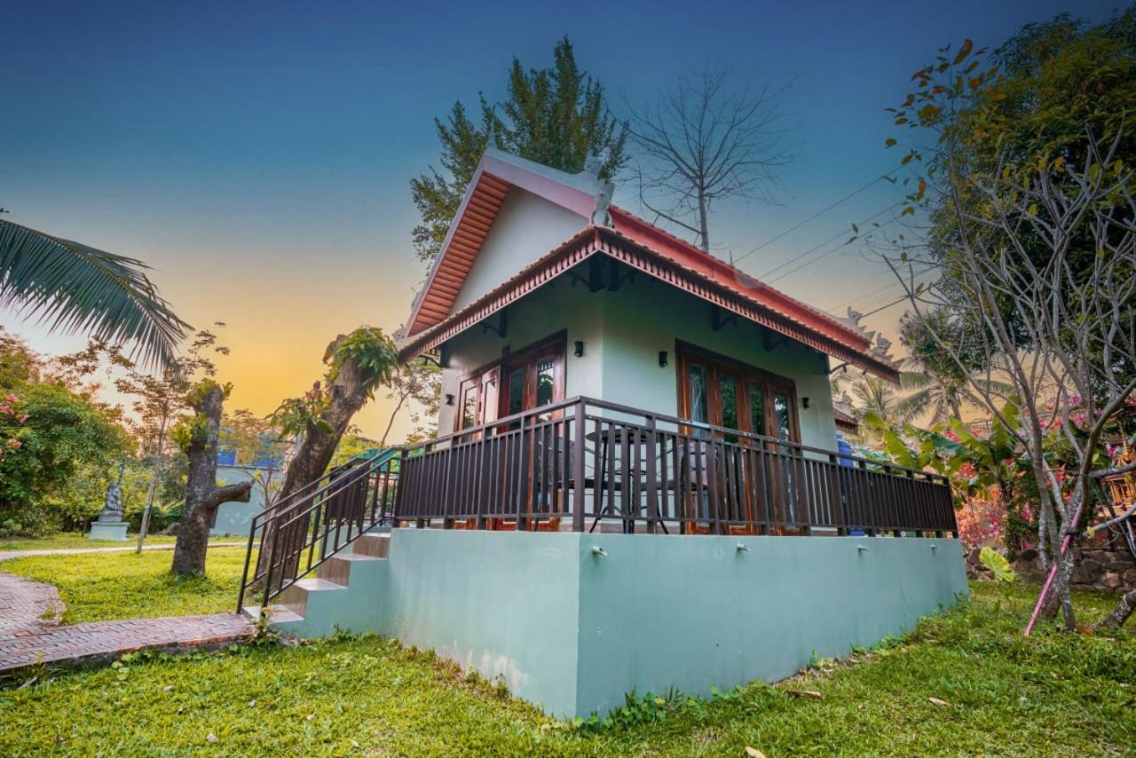 Bungalow with Garden View - Photo 7