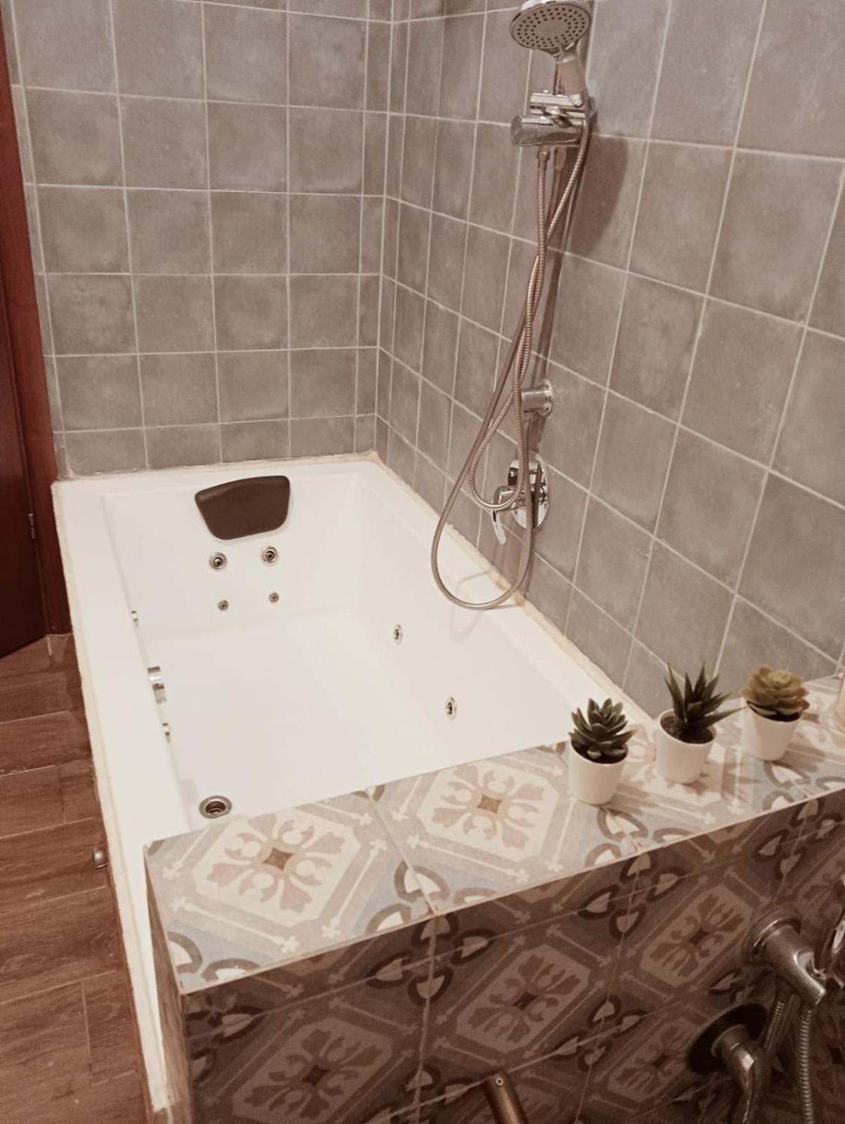 Double Room with Spa Bath and Pool photo 2