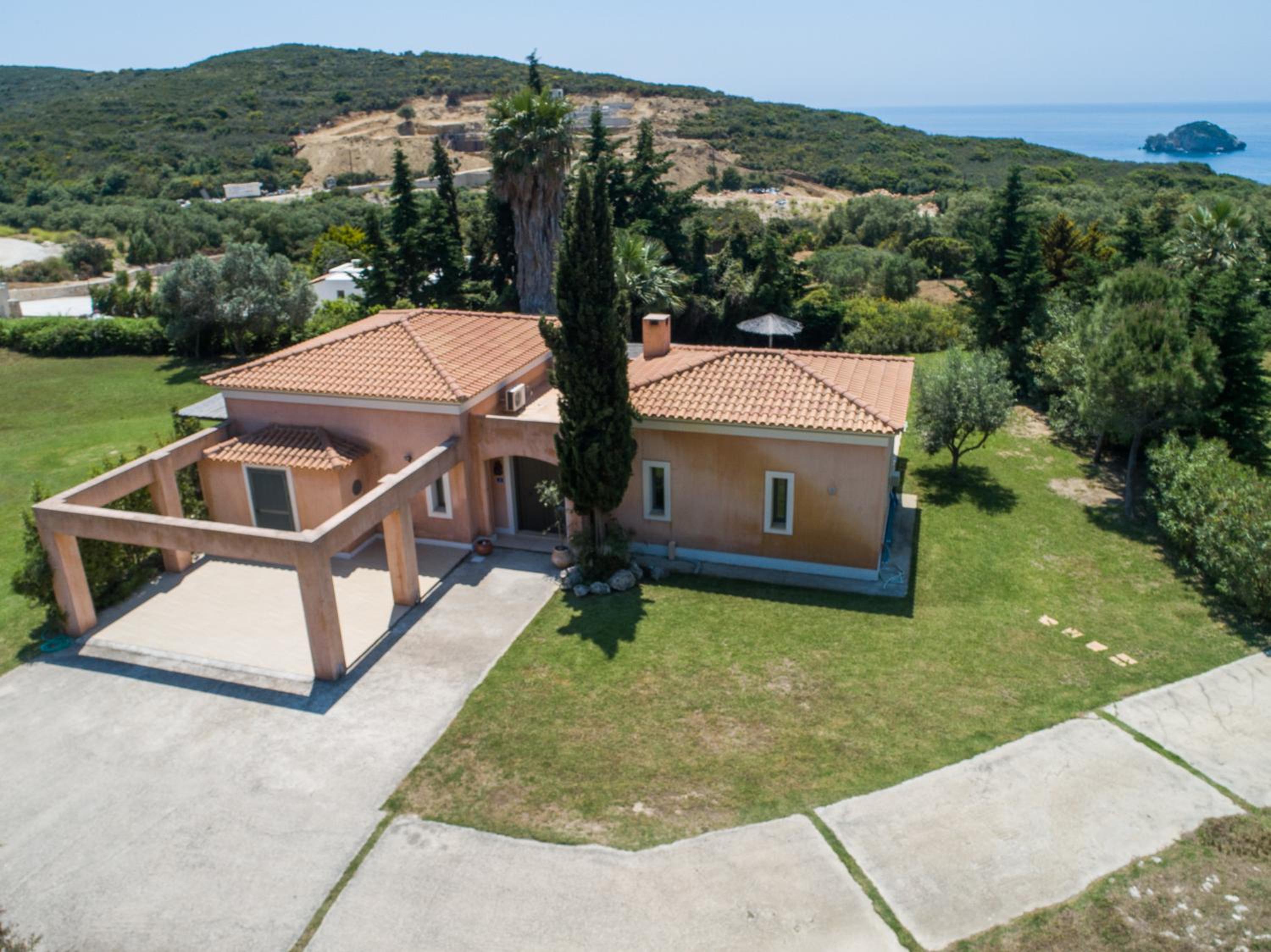 Three-Bedroom Villa photo 2