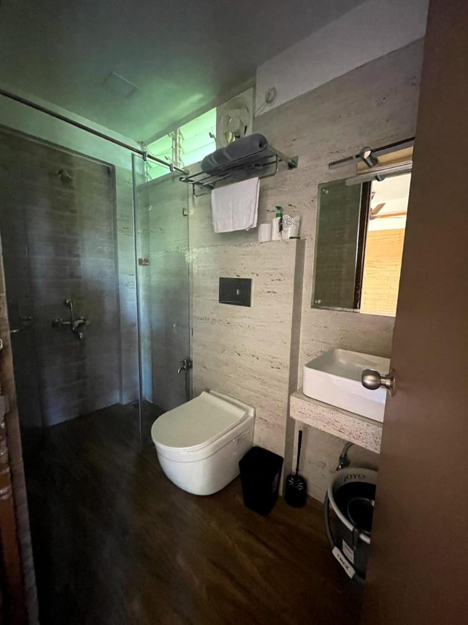 Double Room with Balcony - Photo 2