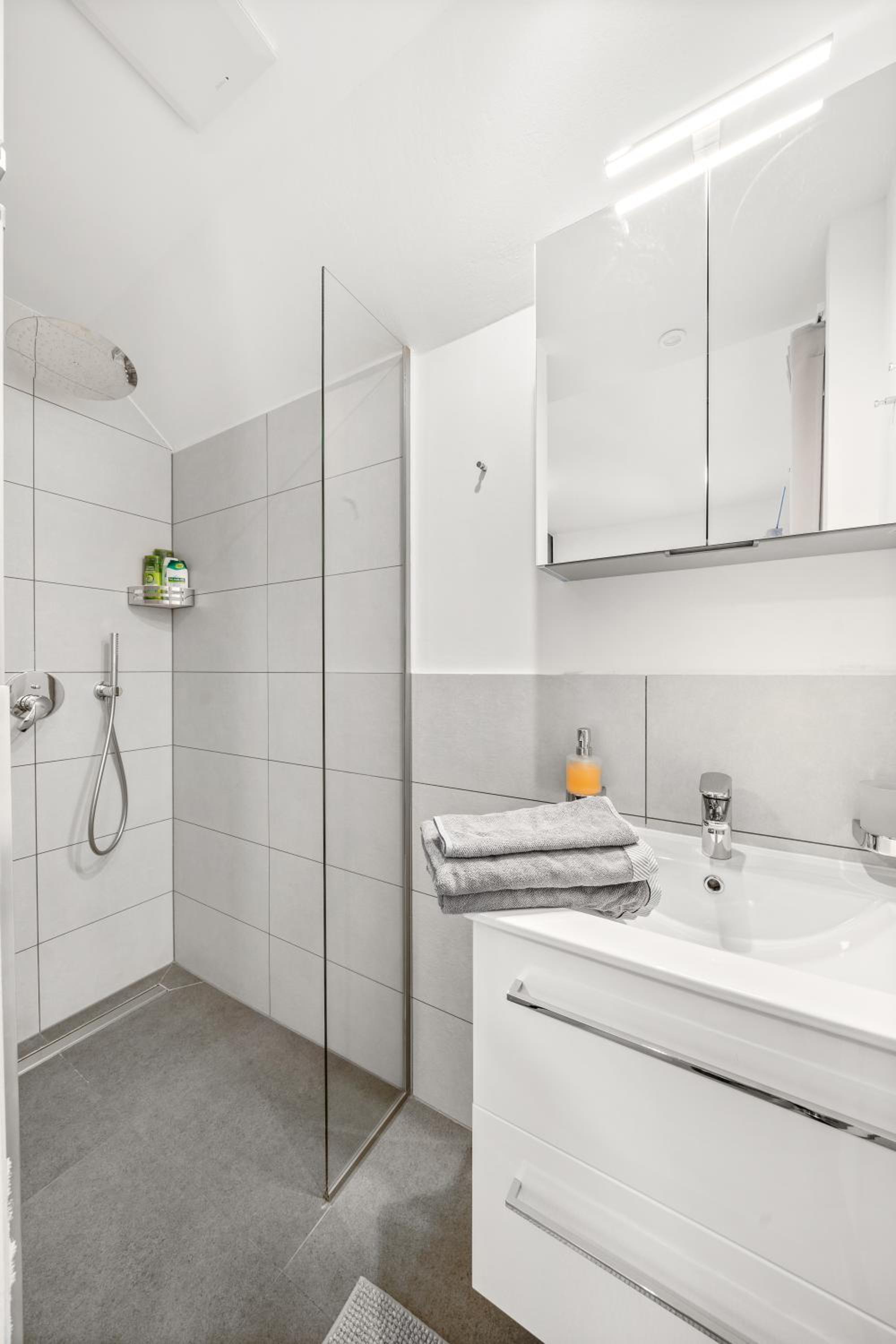 Double Room with Balcony - Photo 4