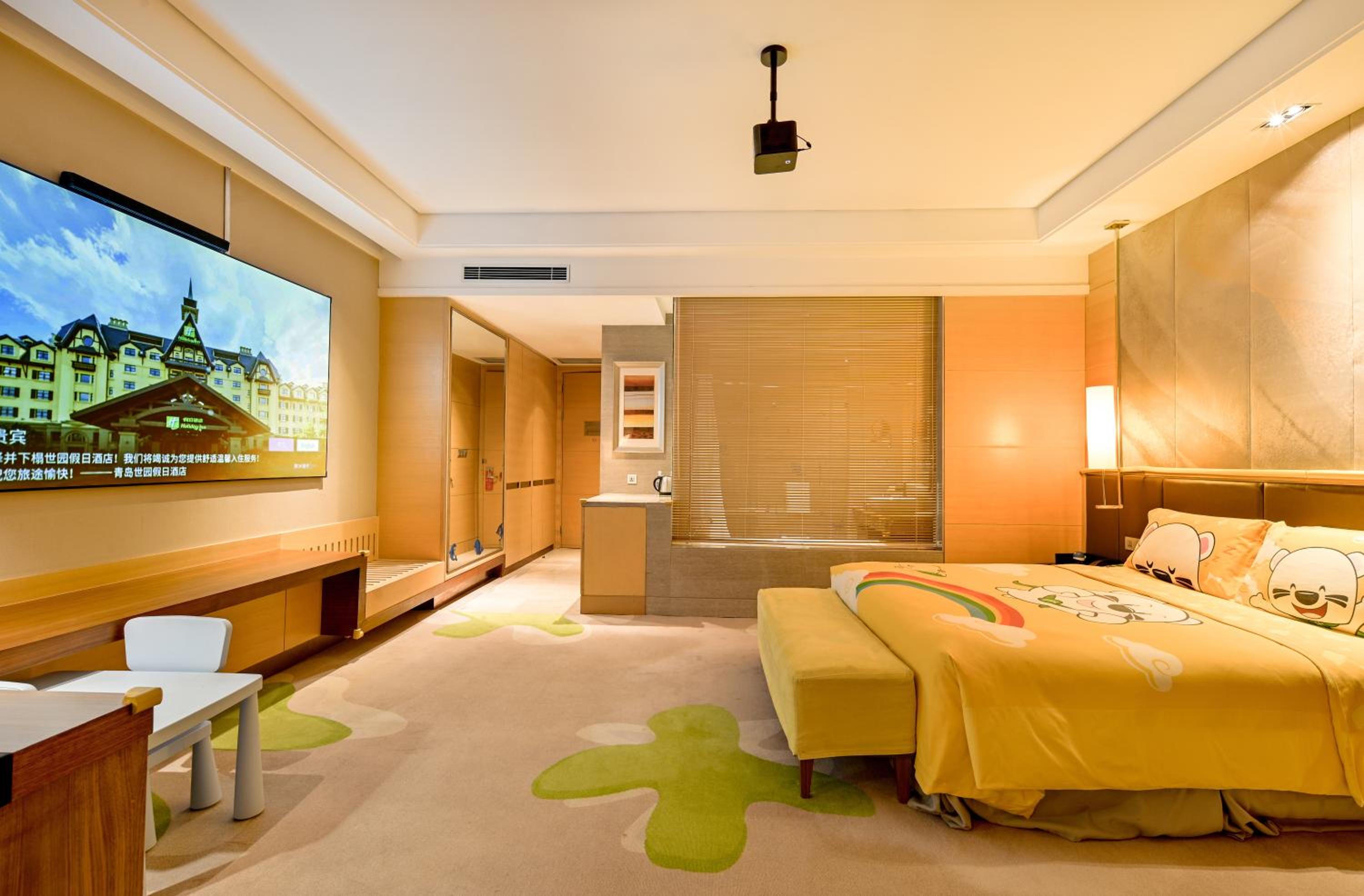 Premium King Room with Trundle Bed photo 2