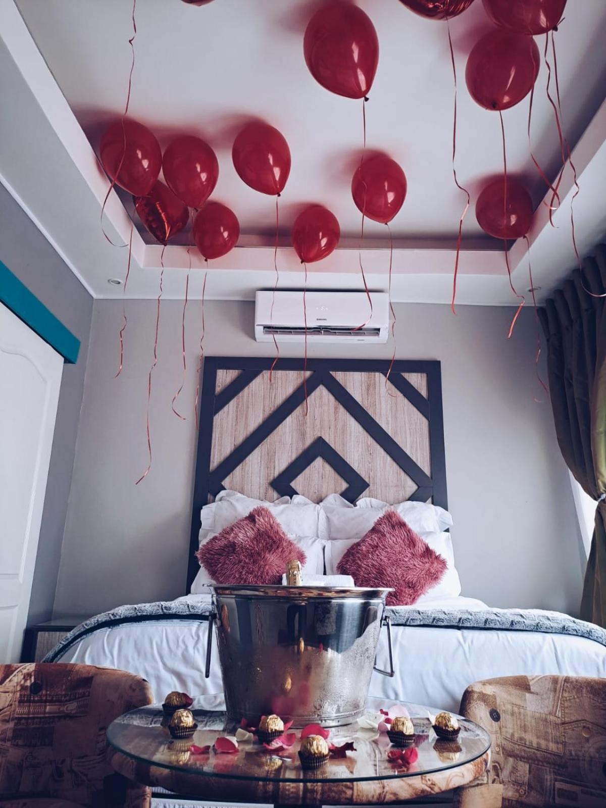 Queen Room - Photo 13