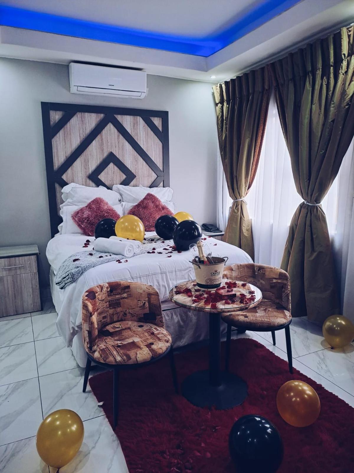 Queen Room - Photo 8
