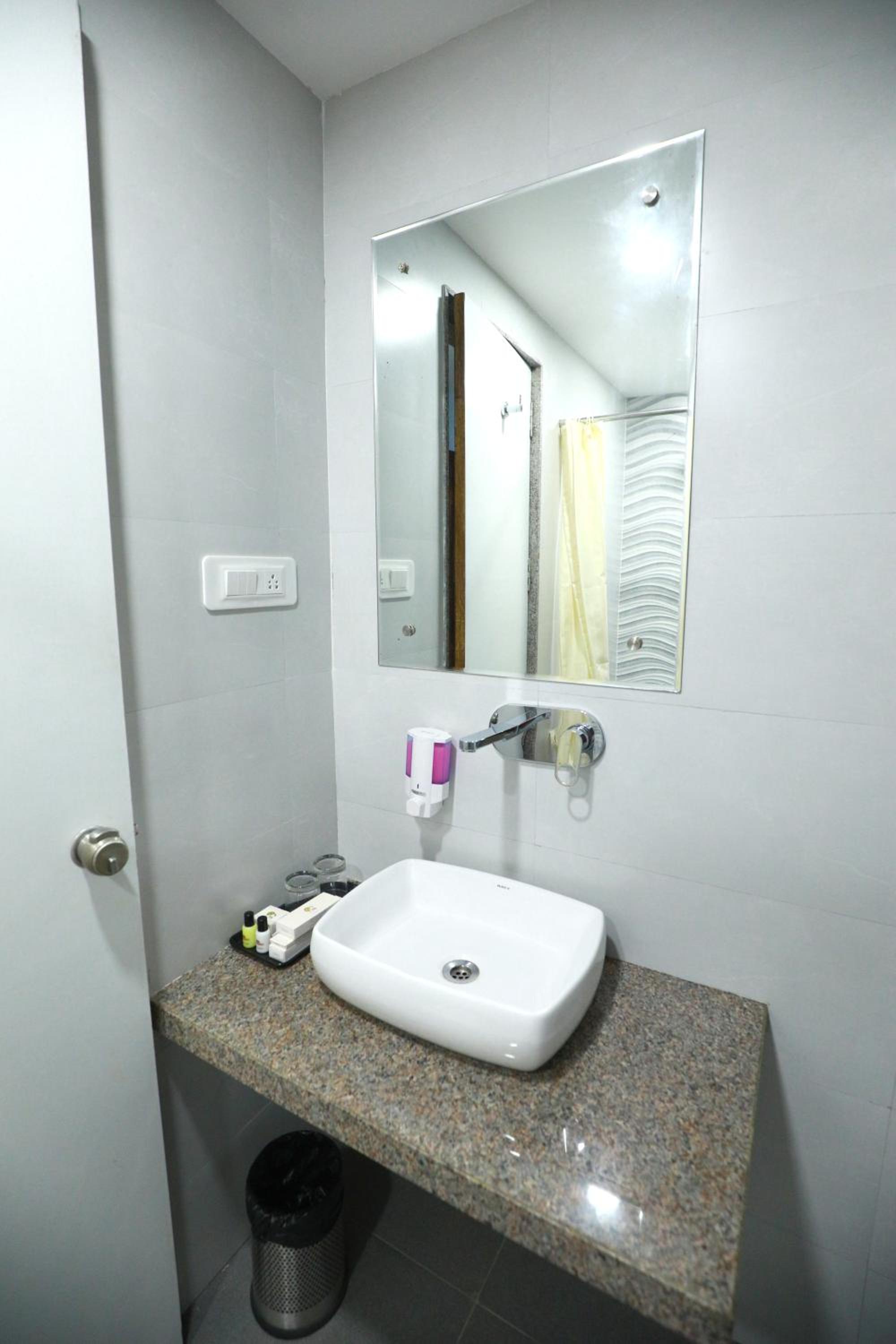 Deluxe Room - Photo 4