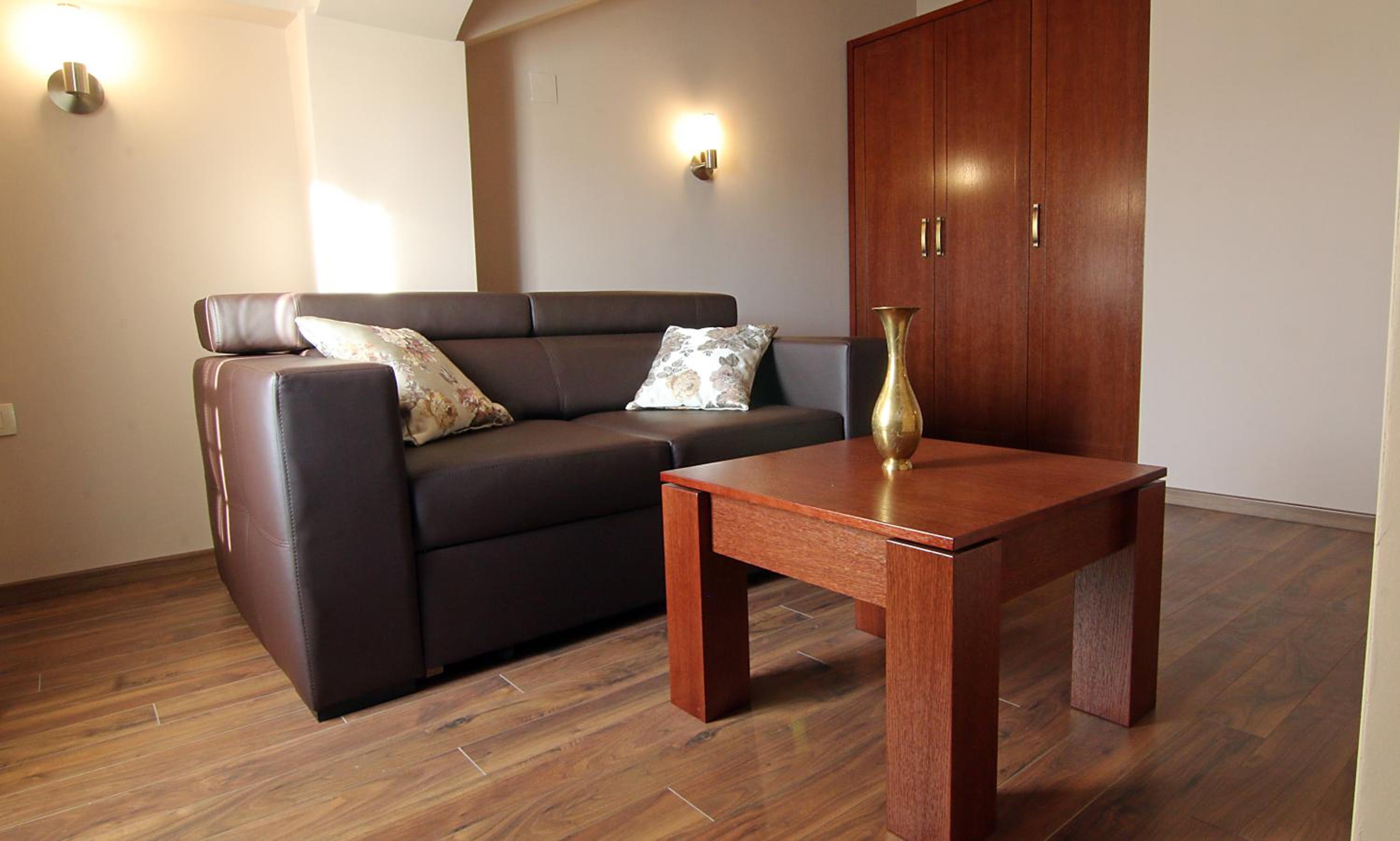 Deluxe King Suite - Photo 4