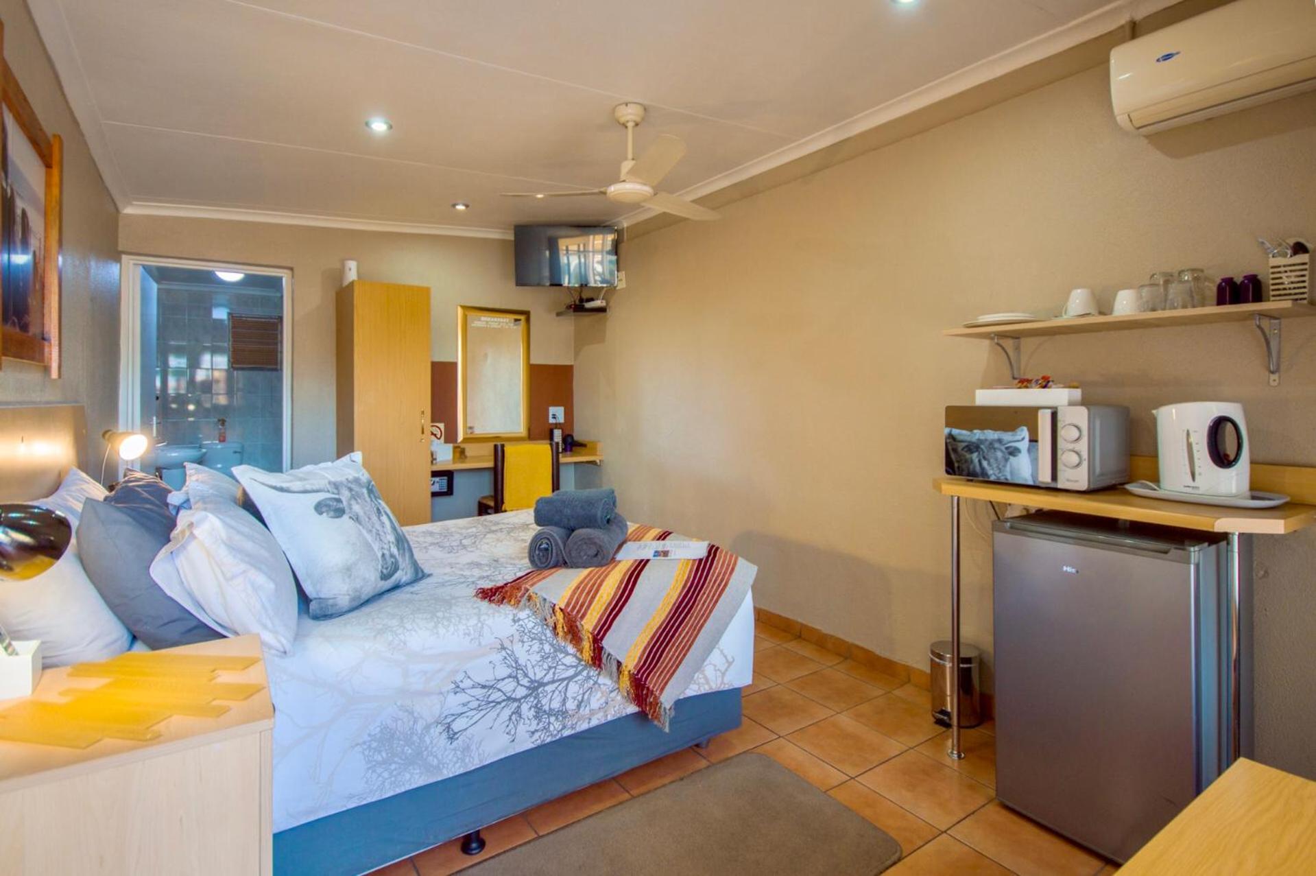 Double Room - Photo 12