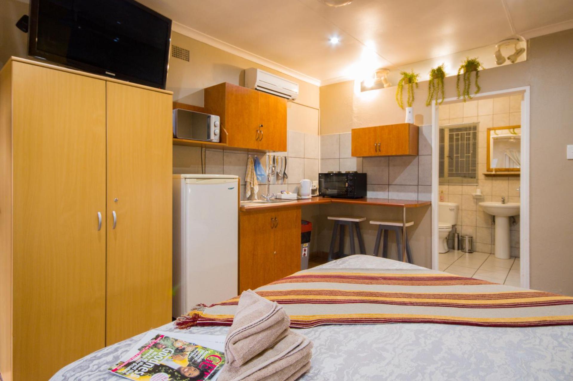 Standard King Room - Photo 2