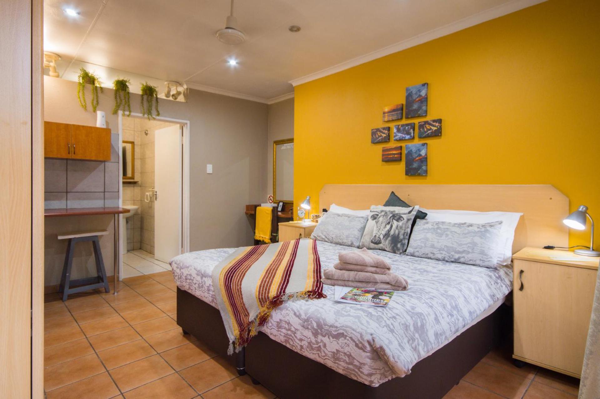 Standard King Room - Photo 6