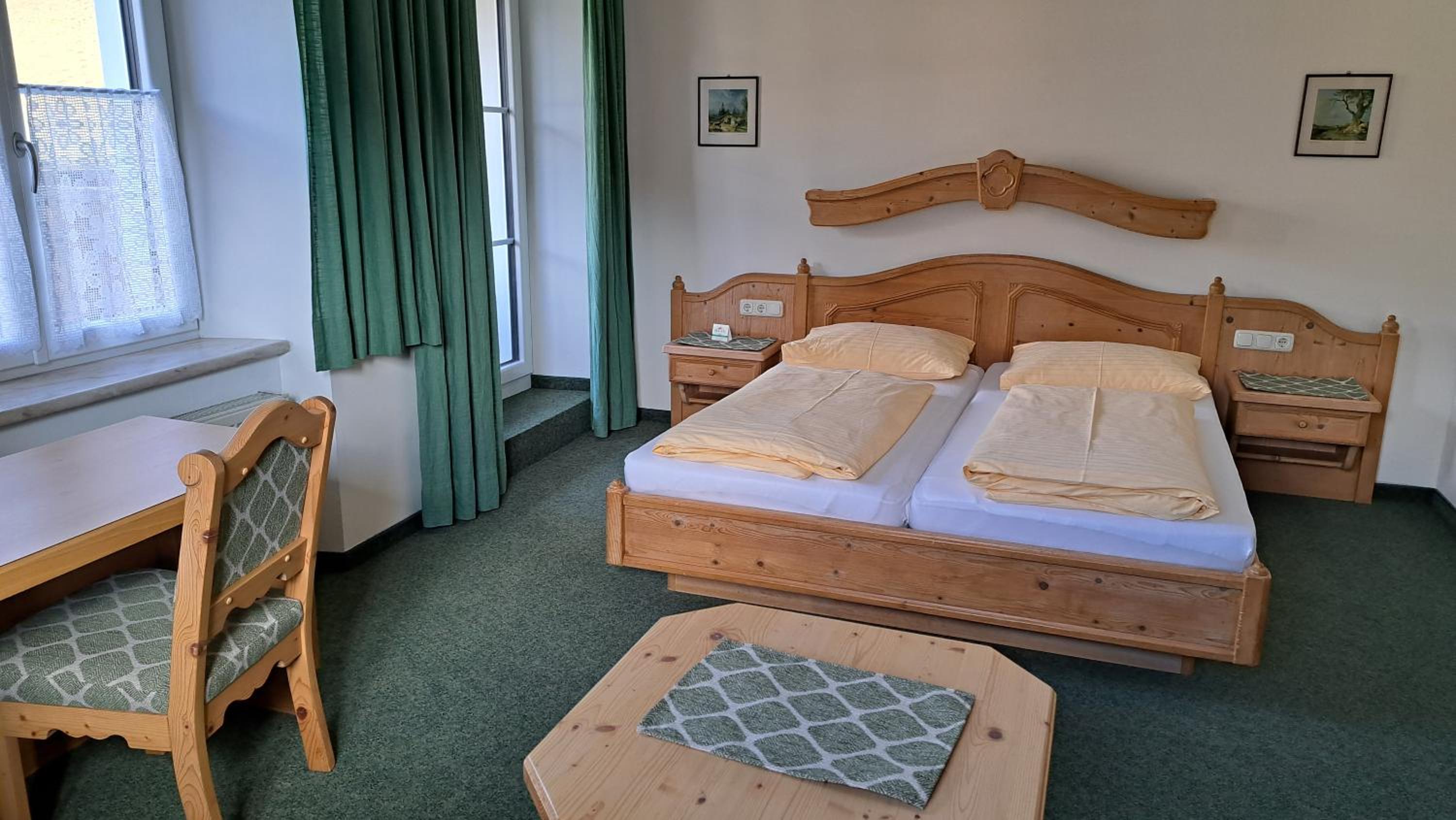 Family Room (2 Adults + 1 Child)