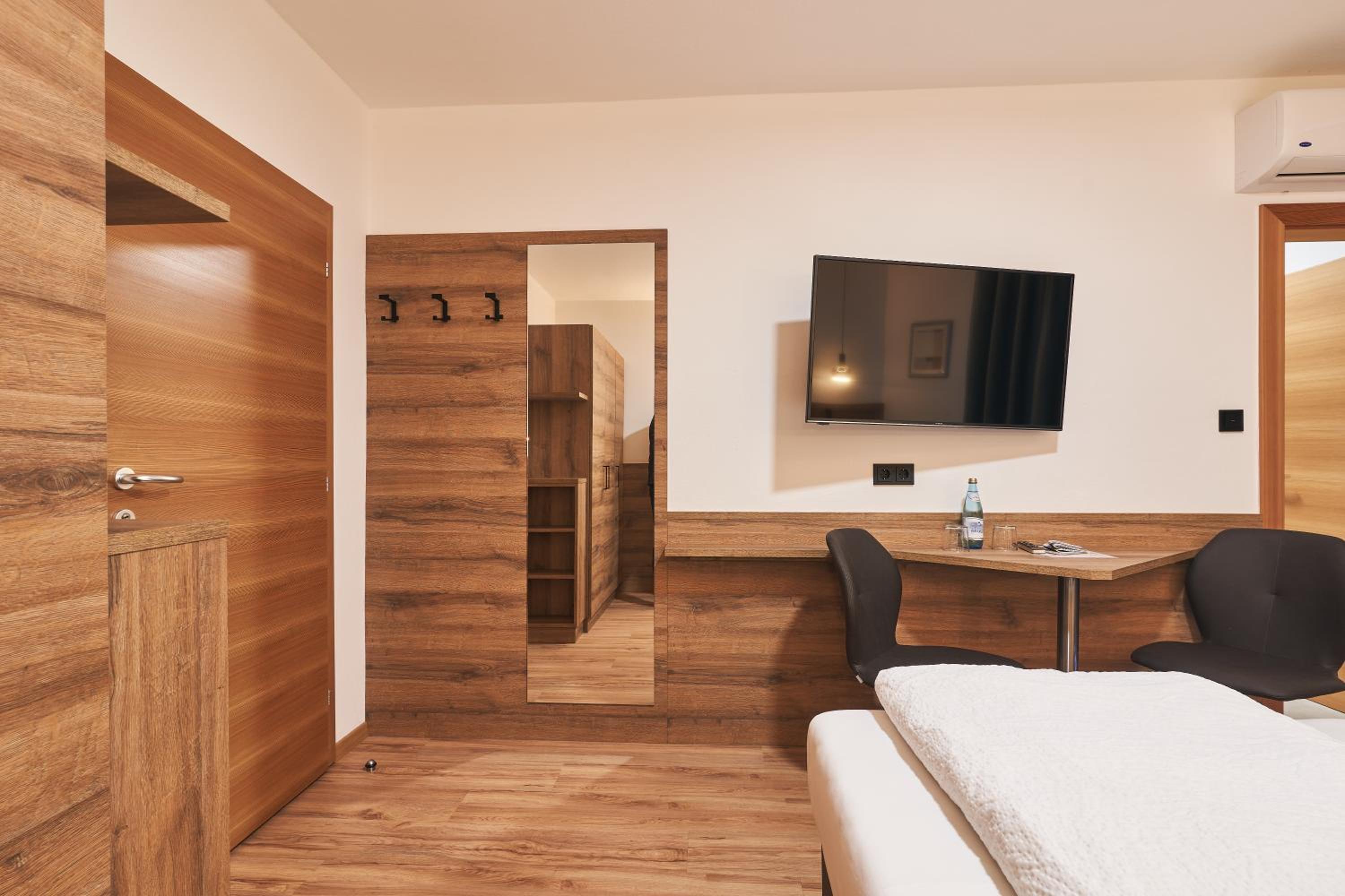 Deluxe Double Room with Balcony photo 1