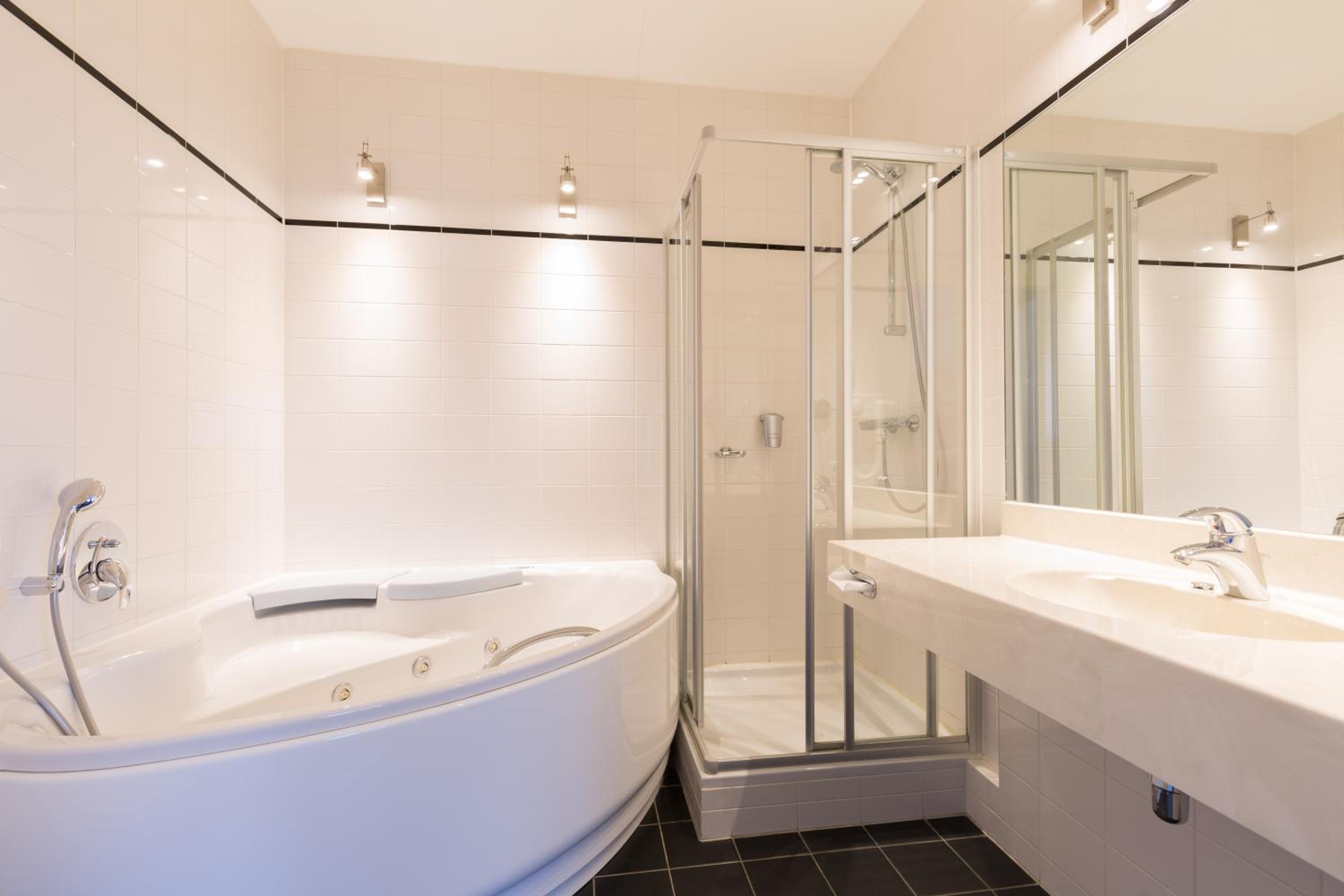 Suite - Photo 3
