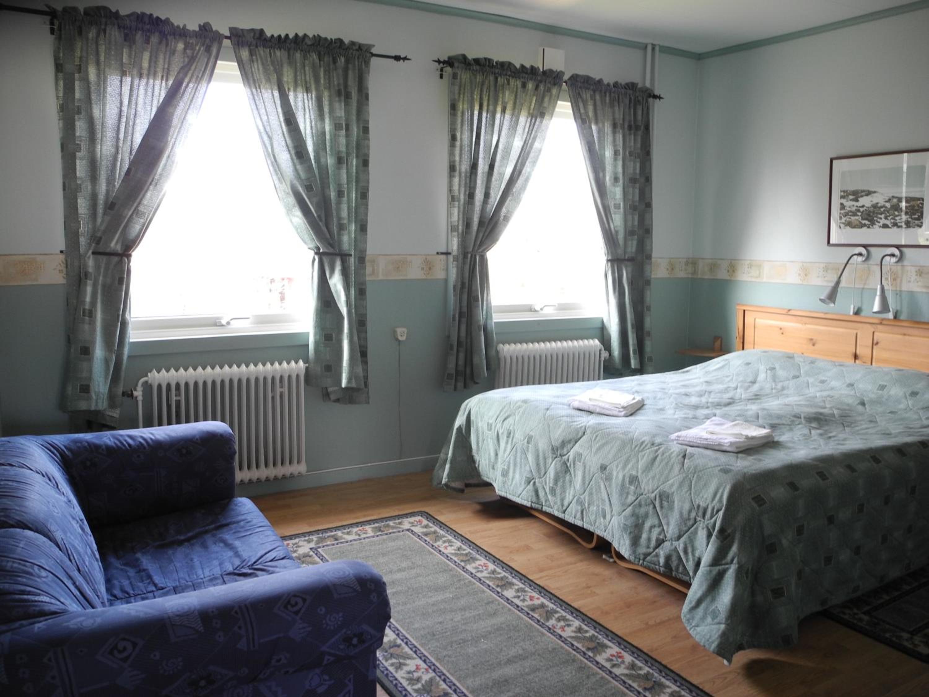 Economy Family Room (2 Adults + 2 Children) with Shared Bathroom photo 2