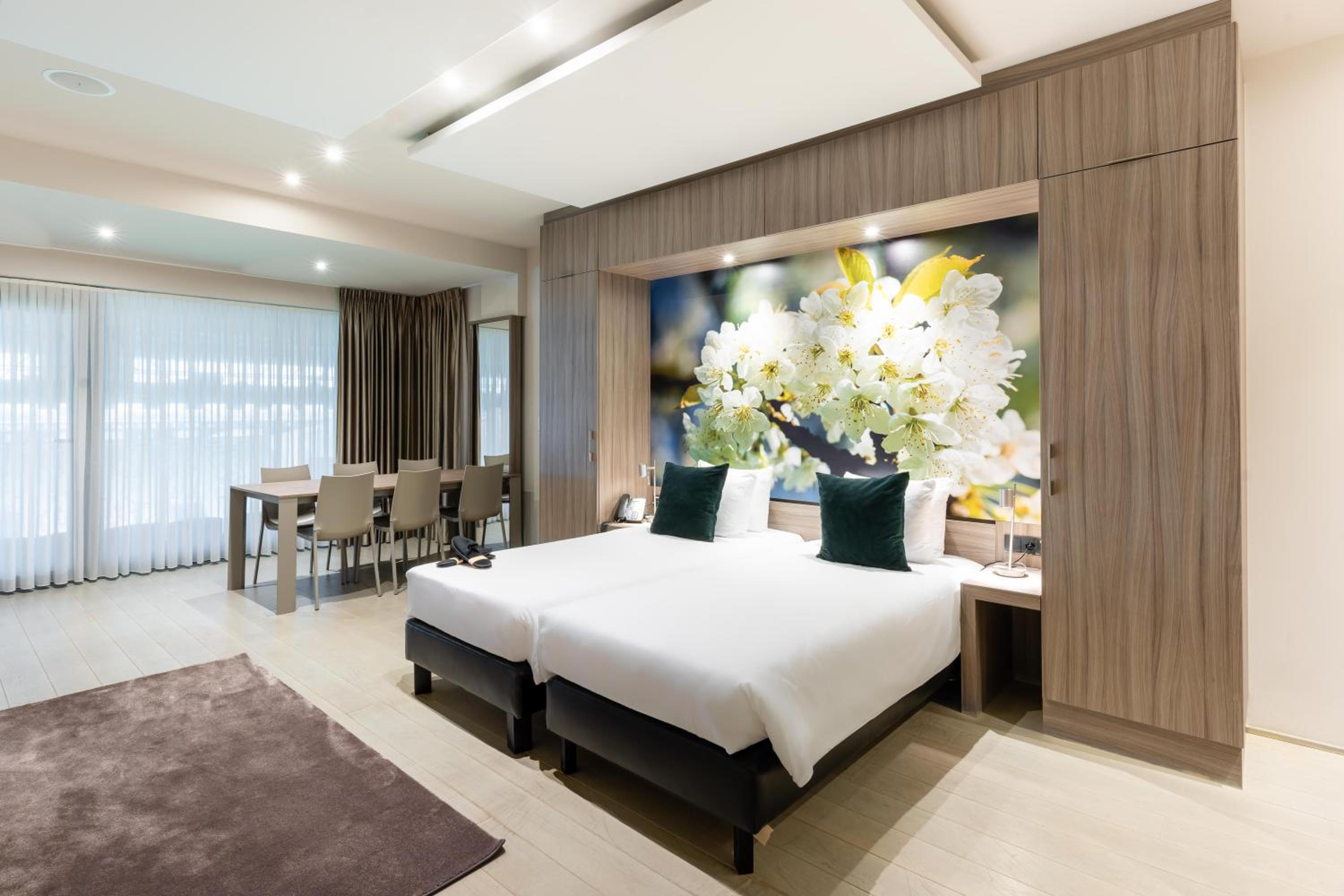 Superior Room with Stadium View - Photo 1
