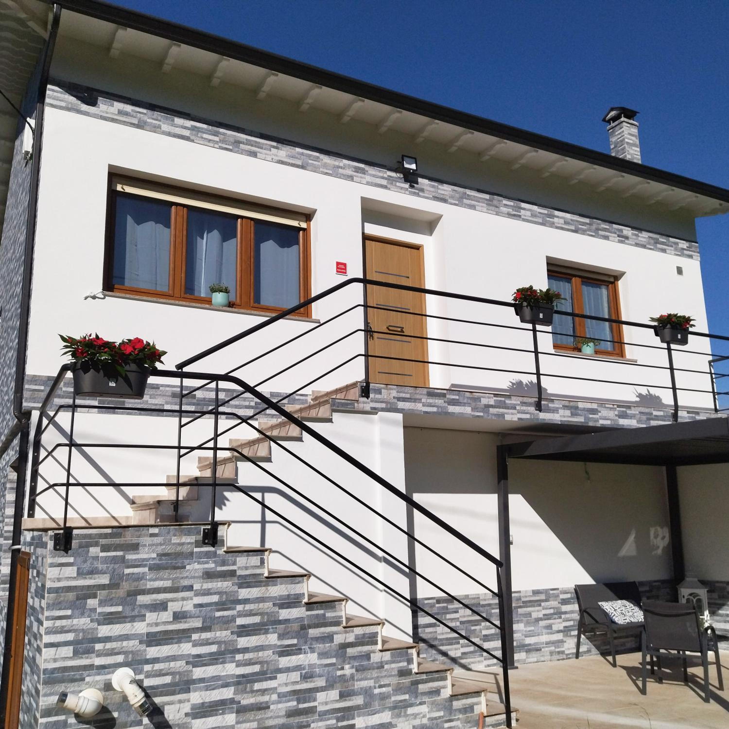 Three-Bedroom House photo 2