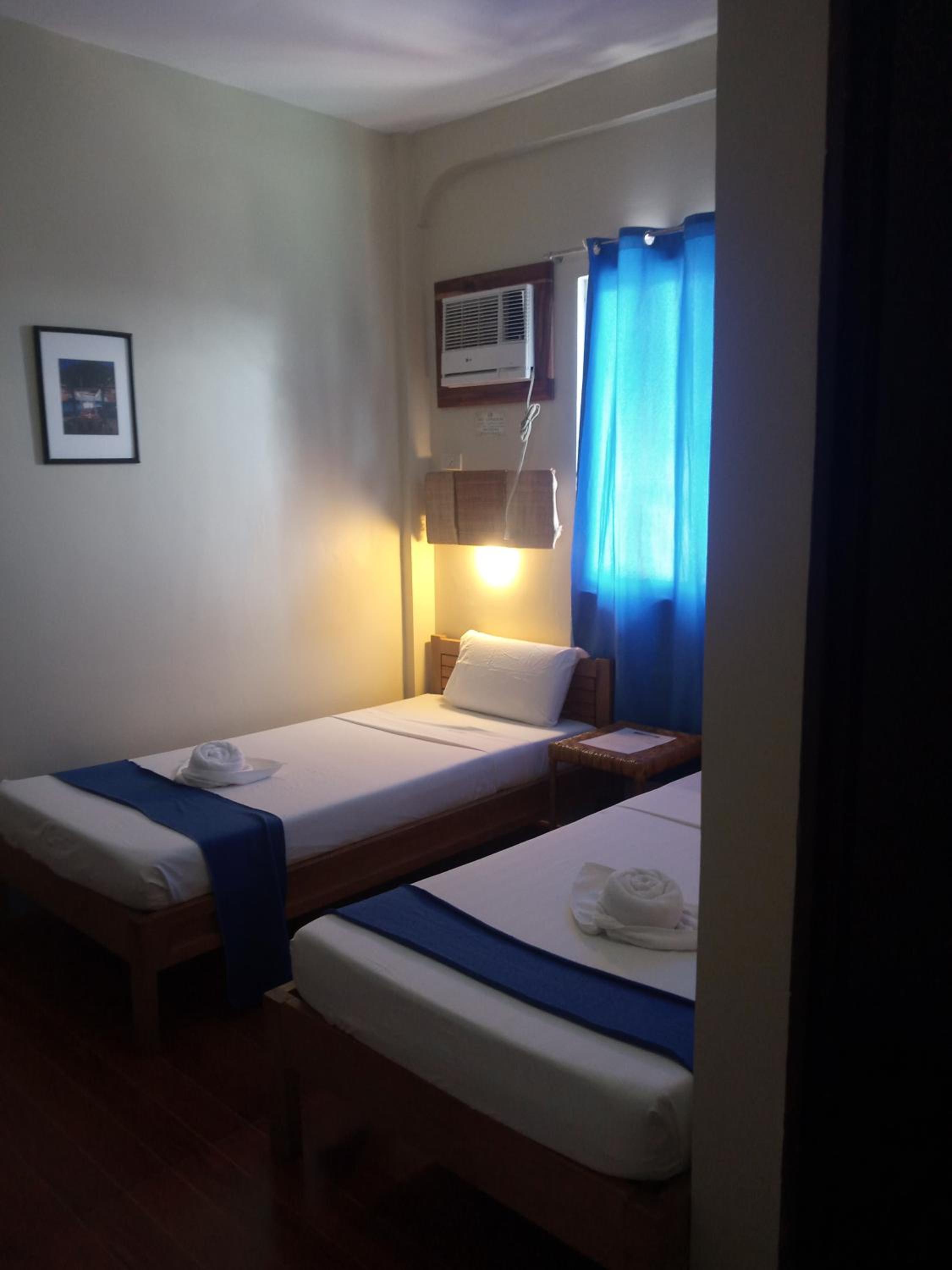 Standard Twin Room - Photo 2