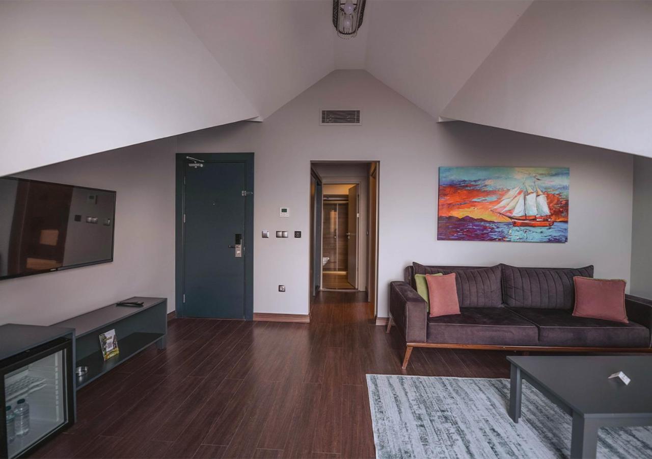 Elite Suite with Sea View and Balcony