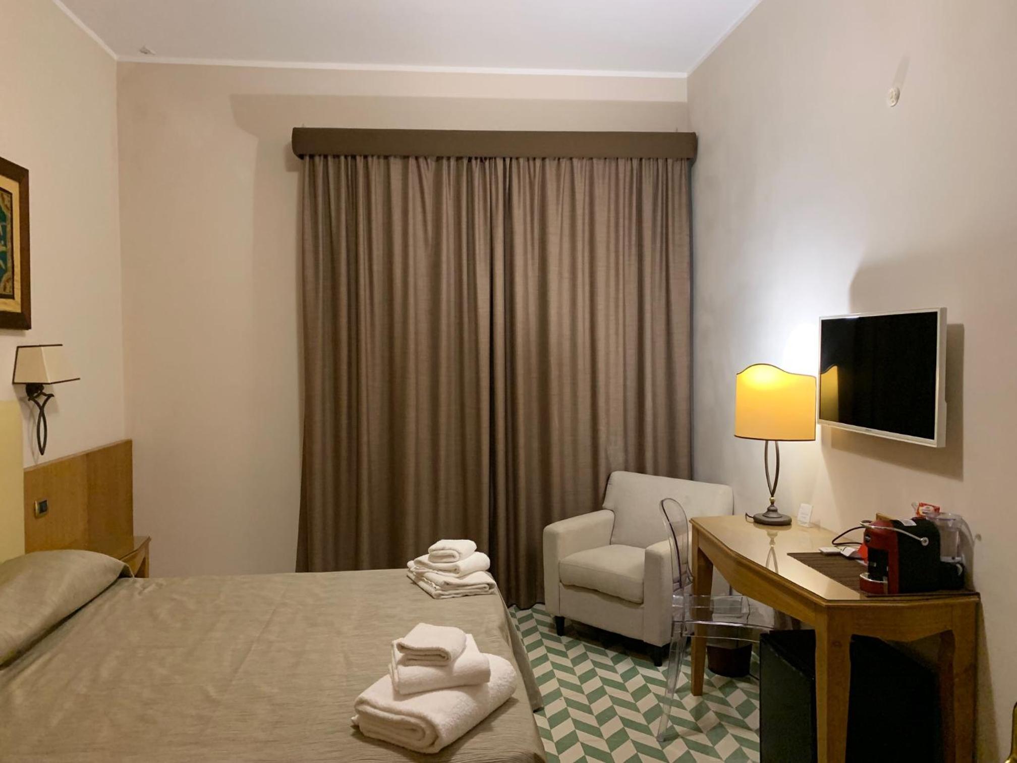Economy Twin Room photo 2