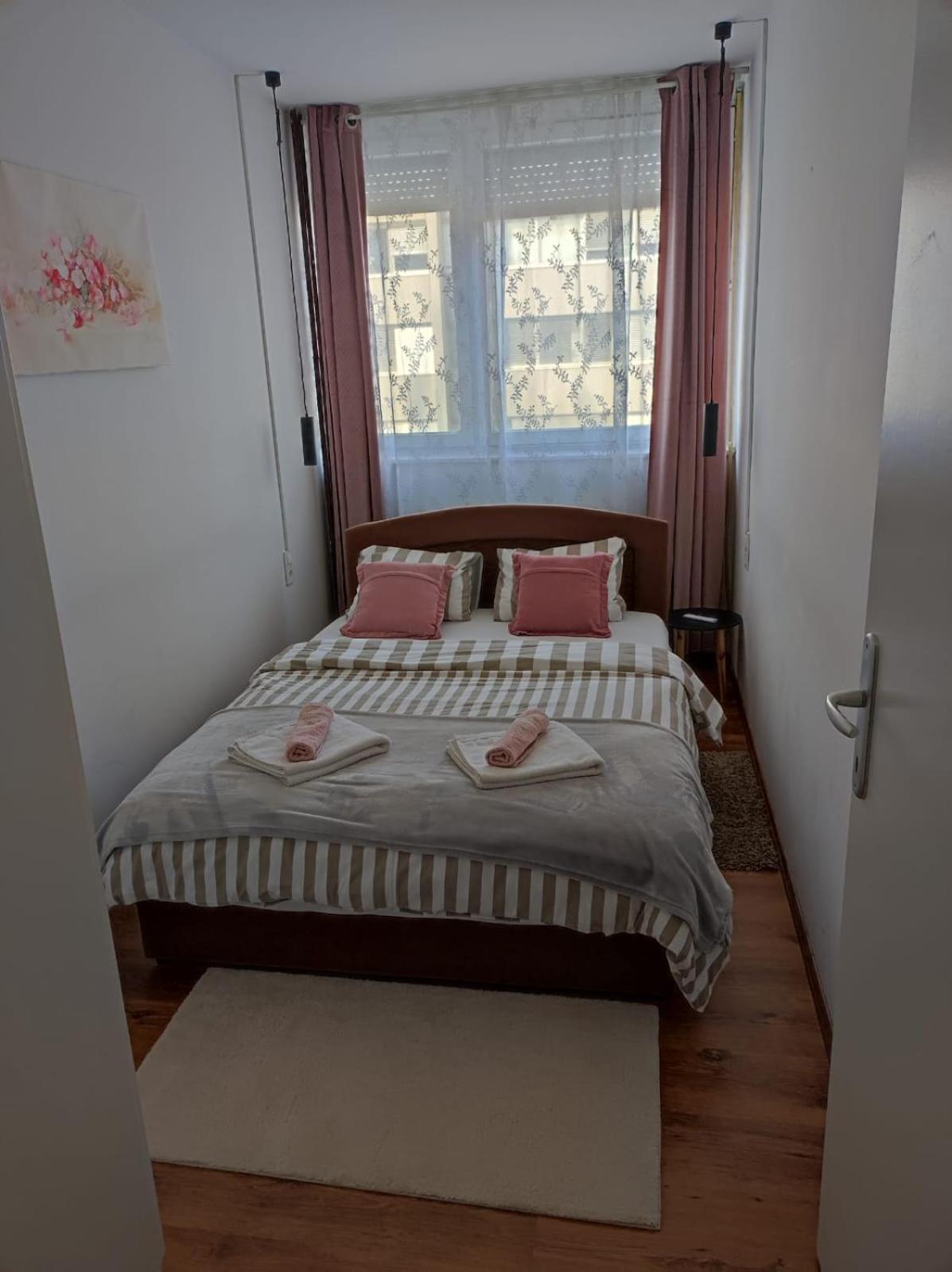 One-Bedroom Apartment - Photo 11