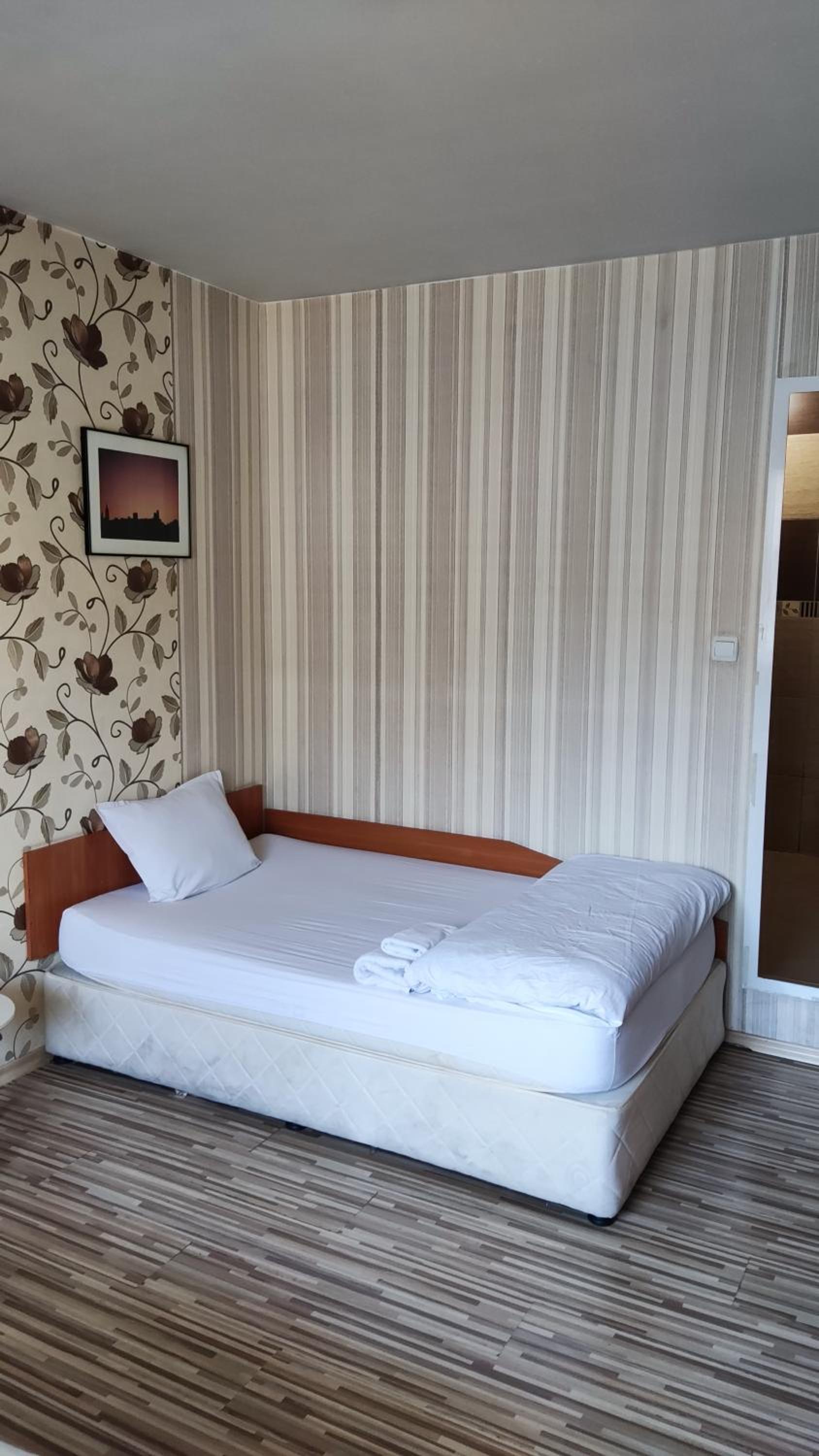 Twin Room with Bathroom photo 3