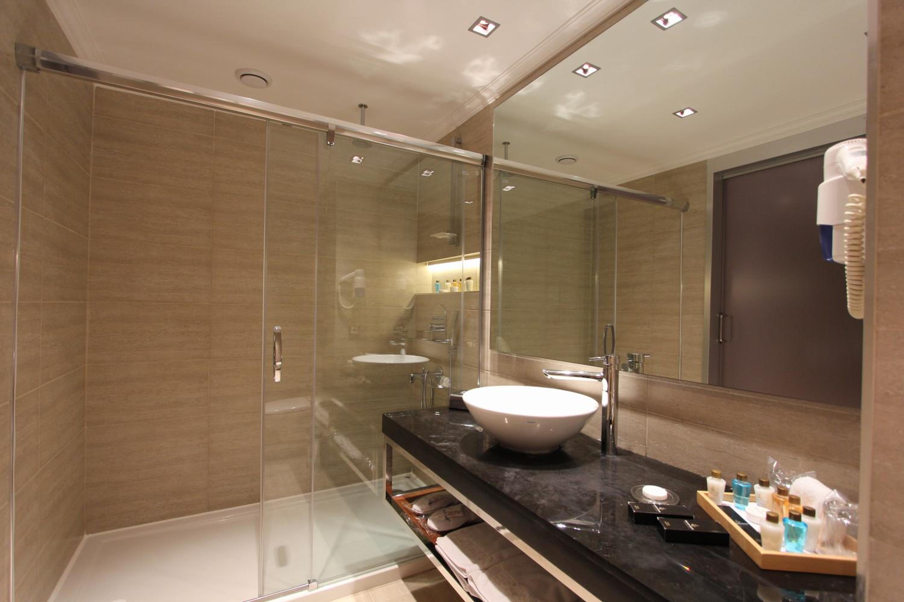 Suite thumbnail 6