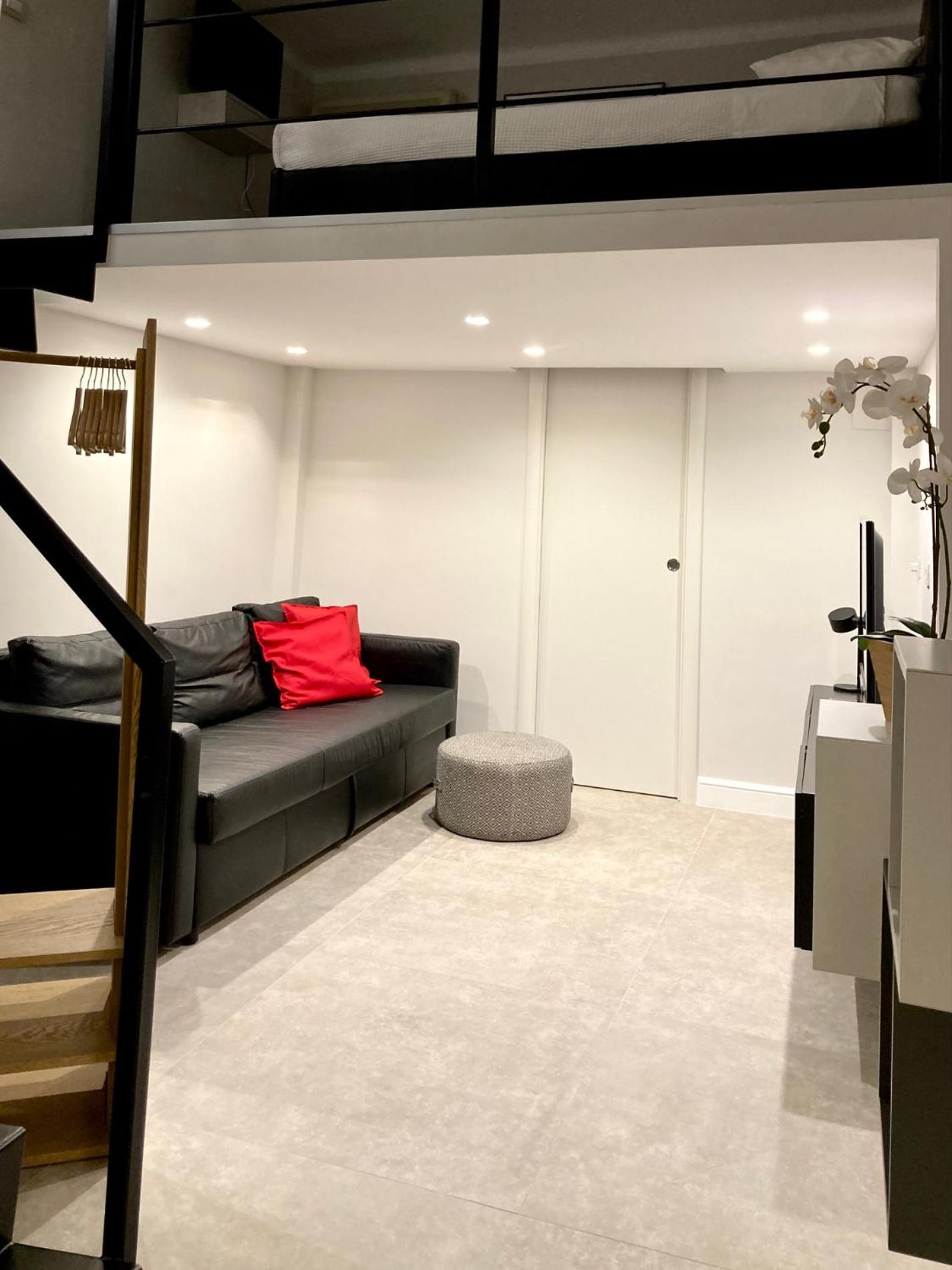 One-Bedroom Apartment - Photo 1