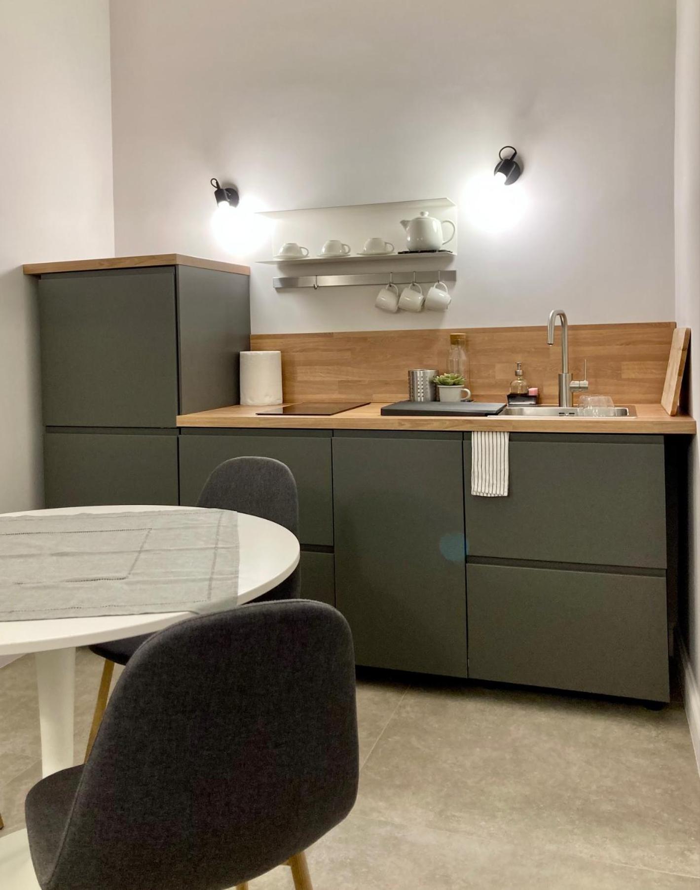 One-Bedroom Apartment - Photo 3